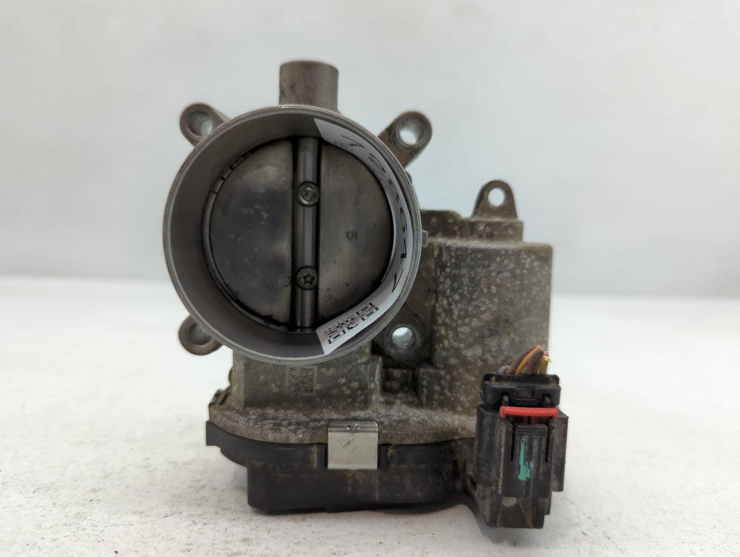 2014-2019 Jeep Cherokee Throttle Body P/N:04891970AB Fits Fits 2014 2015 2016 2017 2018 2019 2020 2021 2022 OEM Used Auto Parts - Oemusedautoparts1.com