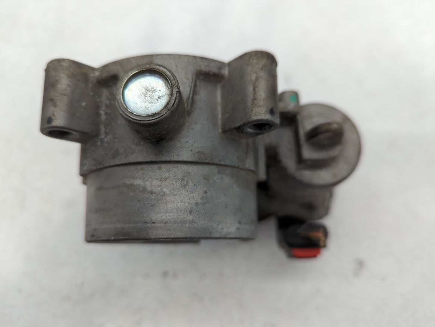 2014-2019 Jeep Cherokee Throttle Body P/N:04891970AB Fits Fits 2014 2015 2016 2017 2018 2019 2020 2021 2022 OEM Used Auto Parts - Oemusedautoparts1.com
