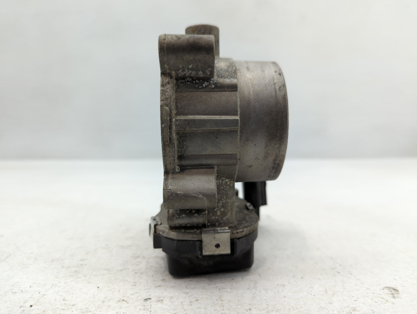 2014-2019 Jeep Cherokee Throttle Body P/N:04891970AB Fits Fits 2014 2015 2016 2017 2018 2019 2020 2021 2022 OEM Used Auto Parts - Oemusedautoparts1.com