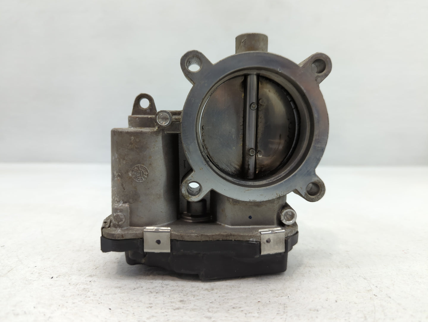 2014-2019 Jeep Cherokee Throttle Body P/N:04891970AB Fits Fits 2014 2015 2016 2017 2018 2019 2020 2021 2022 OEM Used Auto Parts - Oemusedautoparts1.com