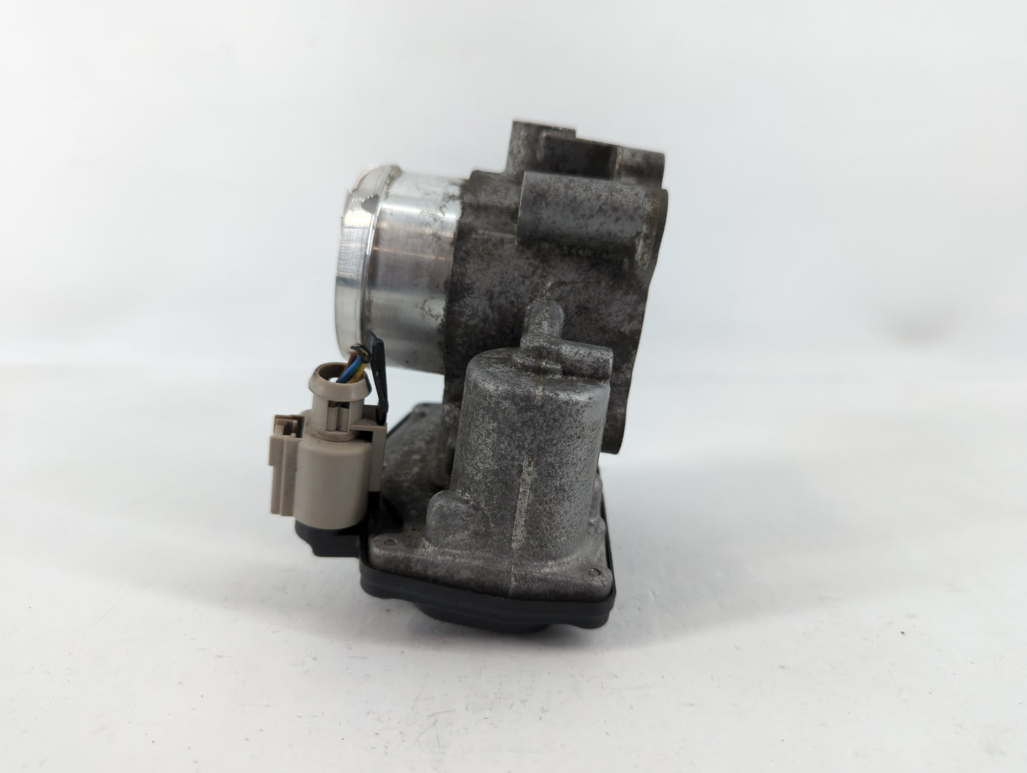 2014-2020 Ford Fusion Throttle Body P/N:B10 280 176 F DS7G-9F991-CA Fits Fits 2014 2015 2016 2017 2018 2019 2020 OEM Used Auto Parts - Oemusedautoparts1.com