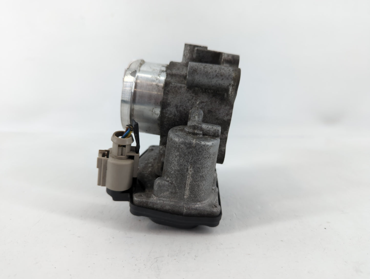 2014-2020 Ford Fusion Throttle Body P/N:B10 280 176 F DS7G-9F991-CA Fits Fits 2014 2015 2016 2017 2018 2019 2020 OEM Used Auto Parts - Oemusedautoparts1.com