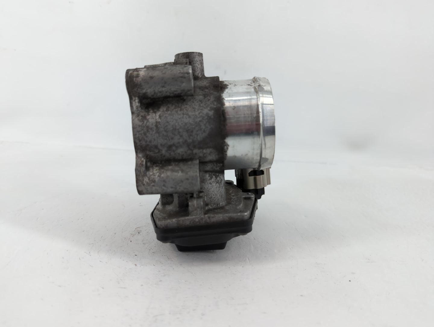 2014-2020 Ford Fusion Throttle Body P/N:B10 280 176 F DS7G-9F991-CA Fits Fits 2014 2015 2016 2017 2018 2019 2020 OEM Used Auto Parts - Oemusedautoparts1.com