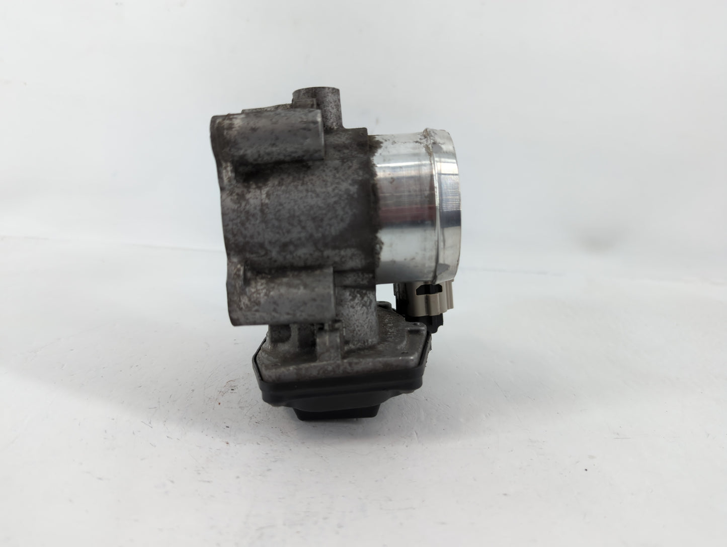 2014-2020 Ford Fusion Throttle Body P/N:B10 280 176 F DS7G-9F991-CA Fits Fits 2014 2015 2016 2017 2018 2019 2020 OEM Used Auto Parts - Oemusedautoparts1.com