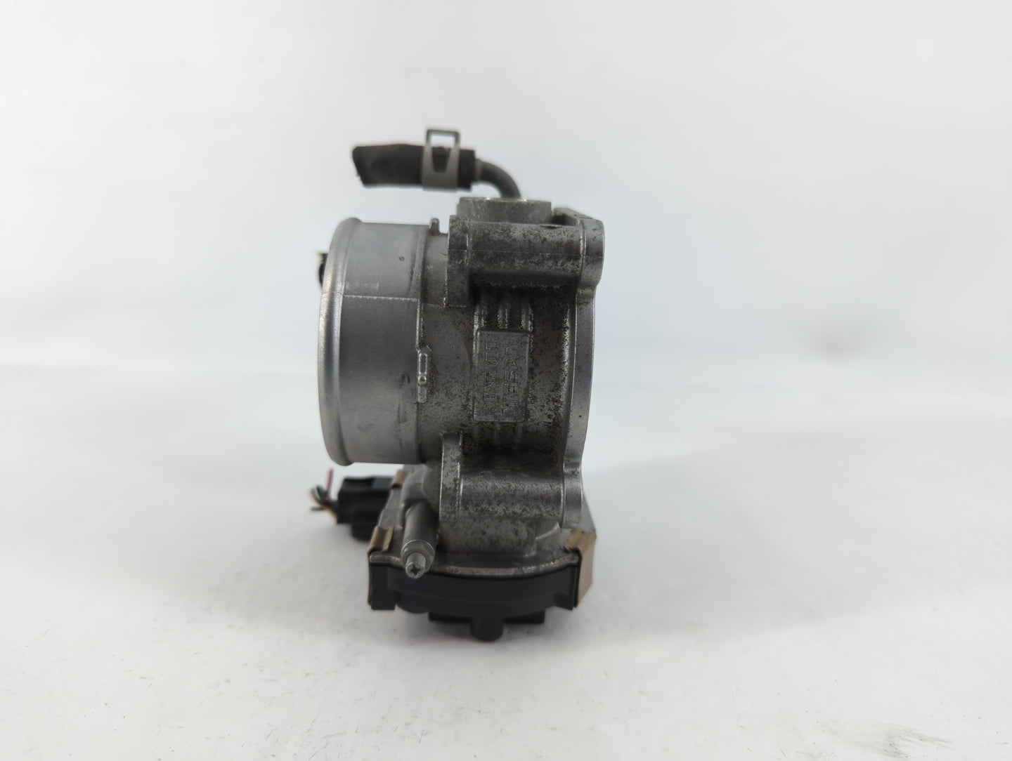2016-2020 Infiniti Q50 Throttle Body P/N:6125 RME60-52 Fits Fits 2016 2017 2018 2019 2020 OEM Used Auto Parts - Oemusedautoparts1.com