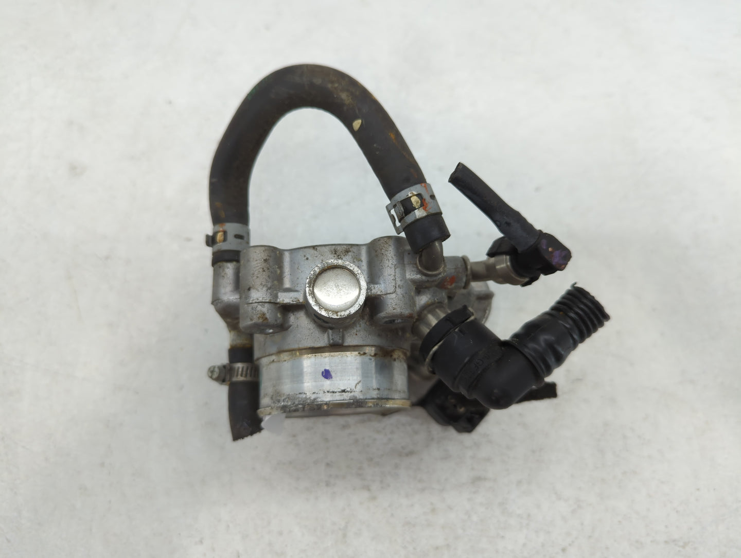 2011-2016 Chevrolet Cruze Throttle Body P/N:55 561495 Fits Fits 2011 2012 2013 2014 2015 2016 2017 2018 2019 2020 2021 OEM Used Auto Parts - Oemusedautoparts1.com