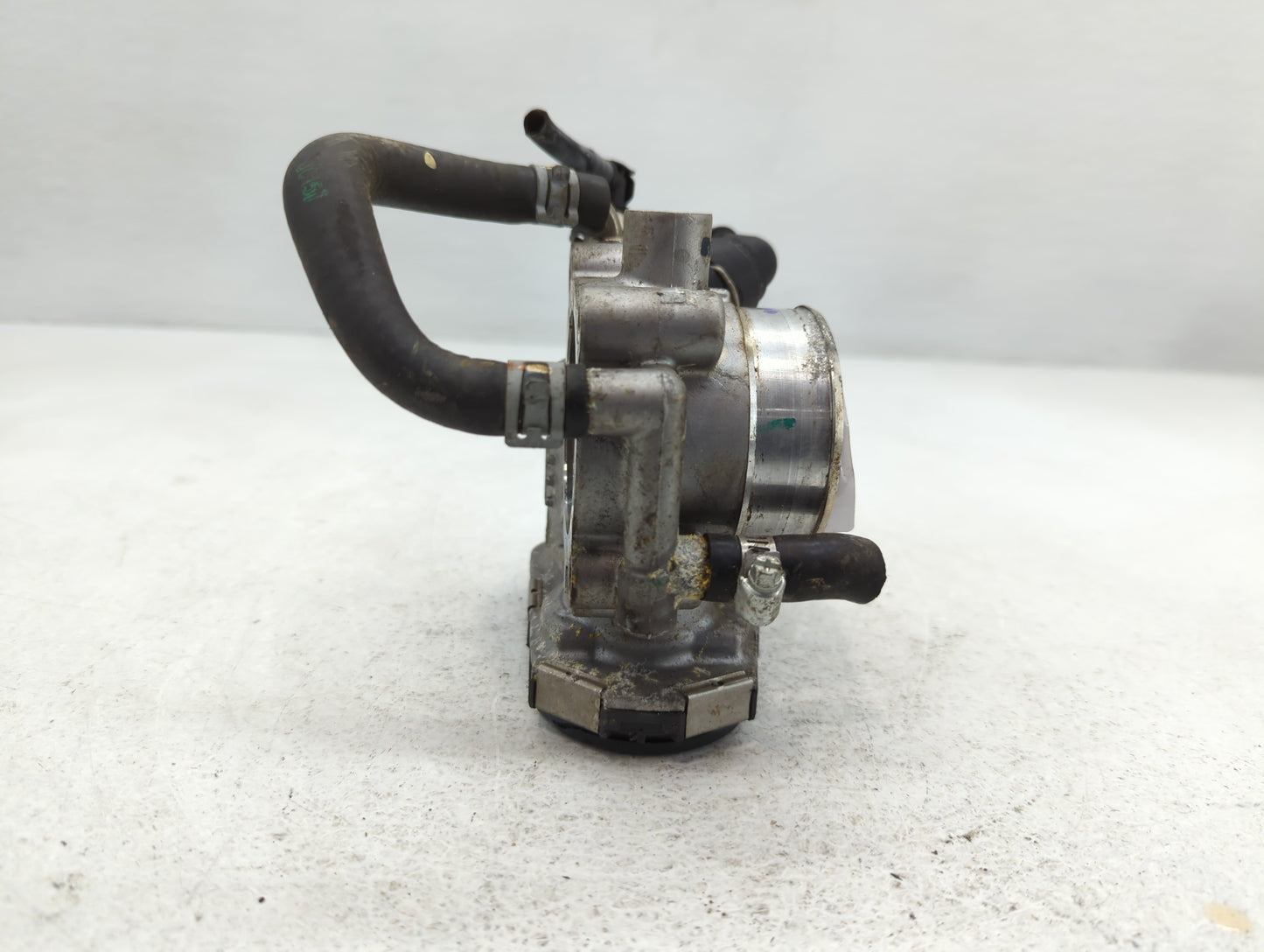 2011-2016 Chevrolet Cruze Throttle Body P/N:55 561495 Fits Fits 2011 2012 2013 2014 2015 2016 2017 2018 2019 2020 2021 OEM Used Auto Parts - Oemusedautoparts1.com