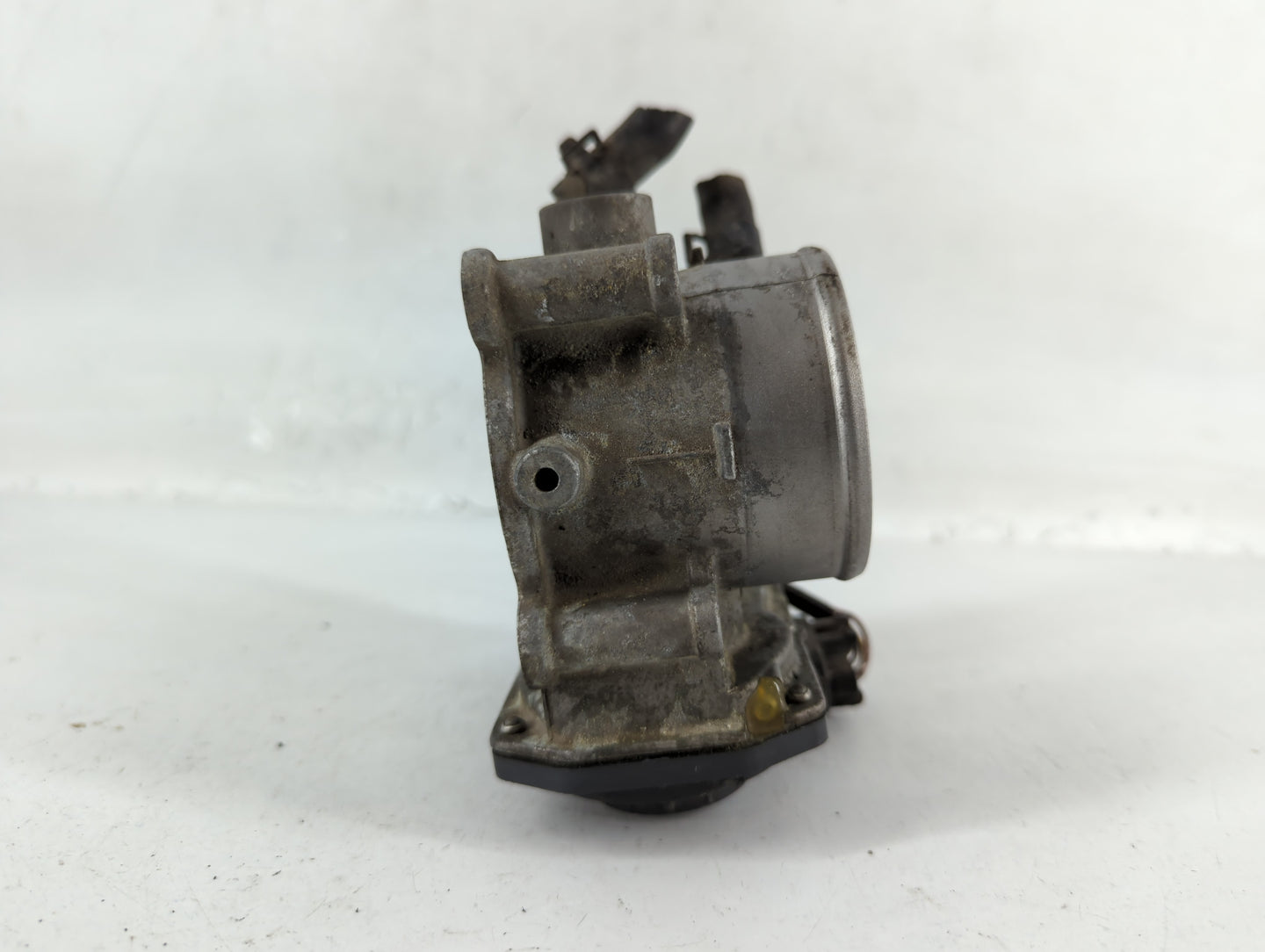 2013-2014 Hyundai Elantra Throttle Body P/N:35100-2E000 Fits Fits 2012 2013 2014 2015 2016 2018 2019 2020 2021 OEM Used Auto Parts - Oemusedautoparts1.com