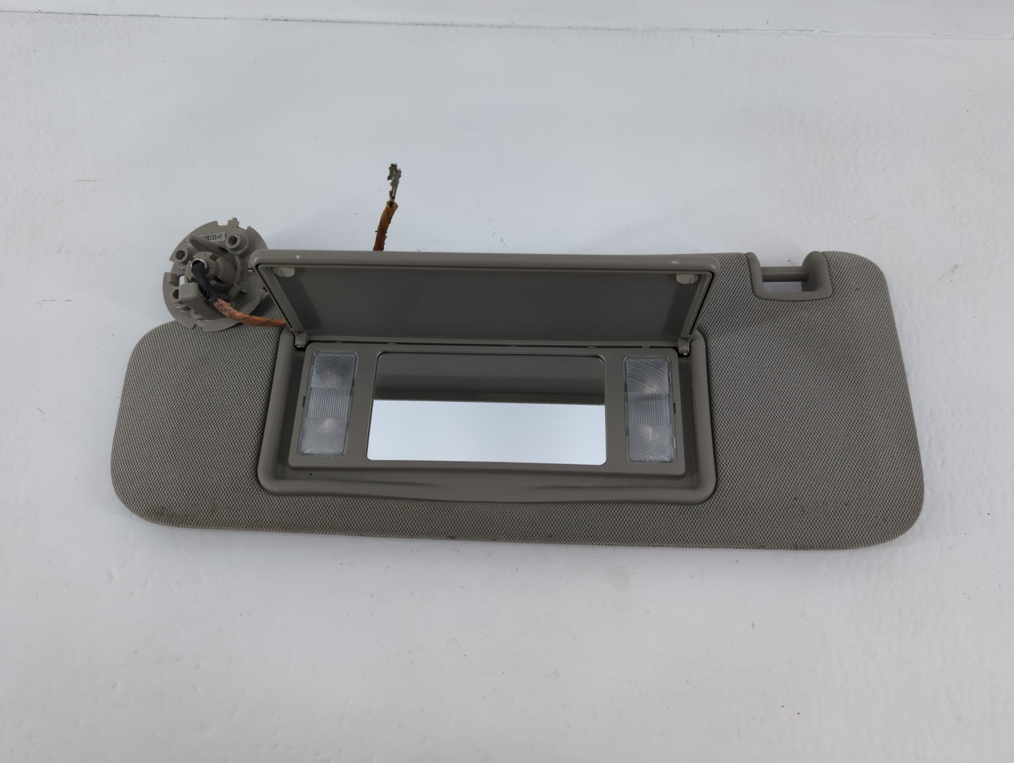2014-2019 Cadillac Cts Sun Visor Shade Replacement Driver Left Mirror Fits Fits 2014 2015 2016 2017 2018 2019 OEM Used Auto Parts - Oemusedautoparts1.com
