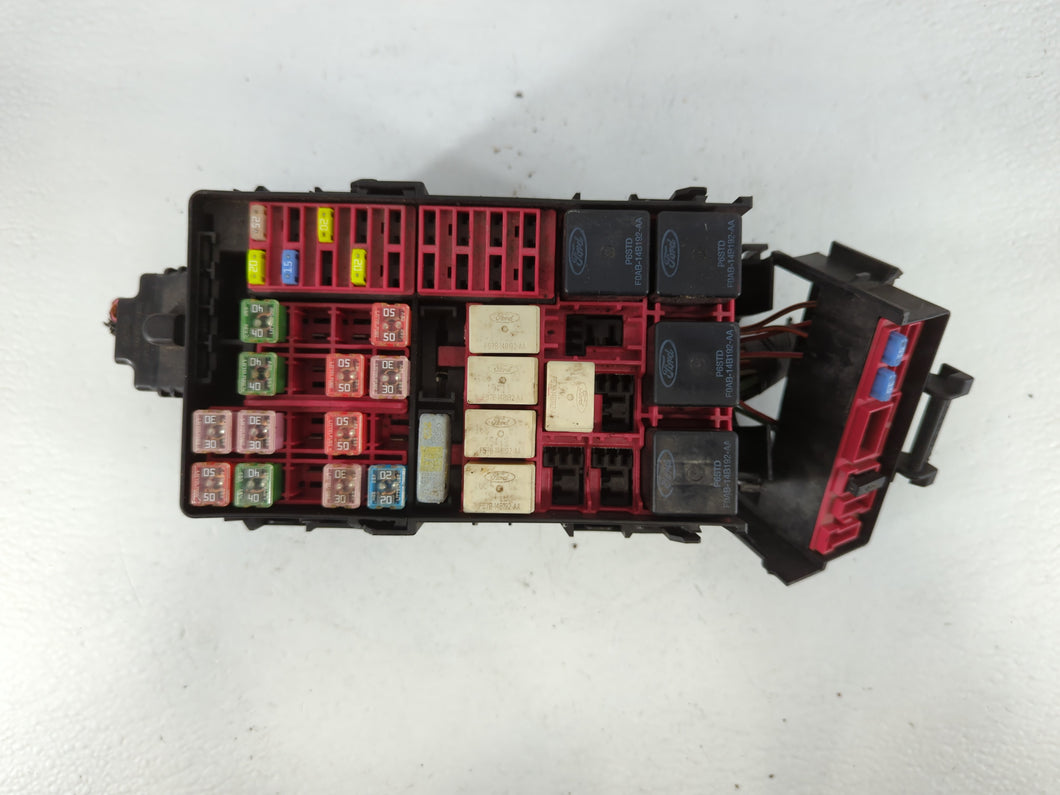 2004-2011 Lincoln Town Car Fusebox Fuse Box Panel Relay Module P/N:2C7T-14N003-AA Fits OEM Used Auto Parts