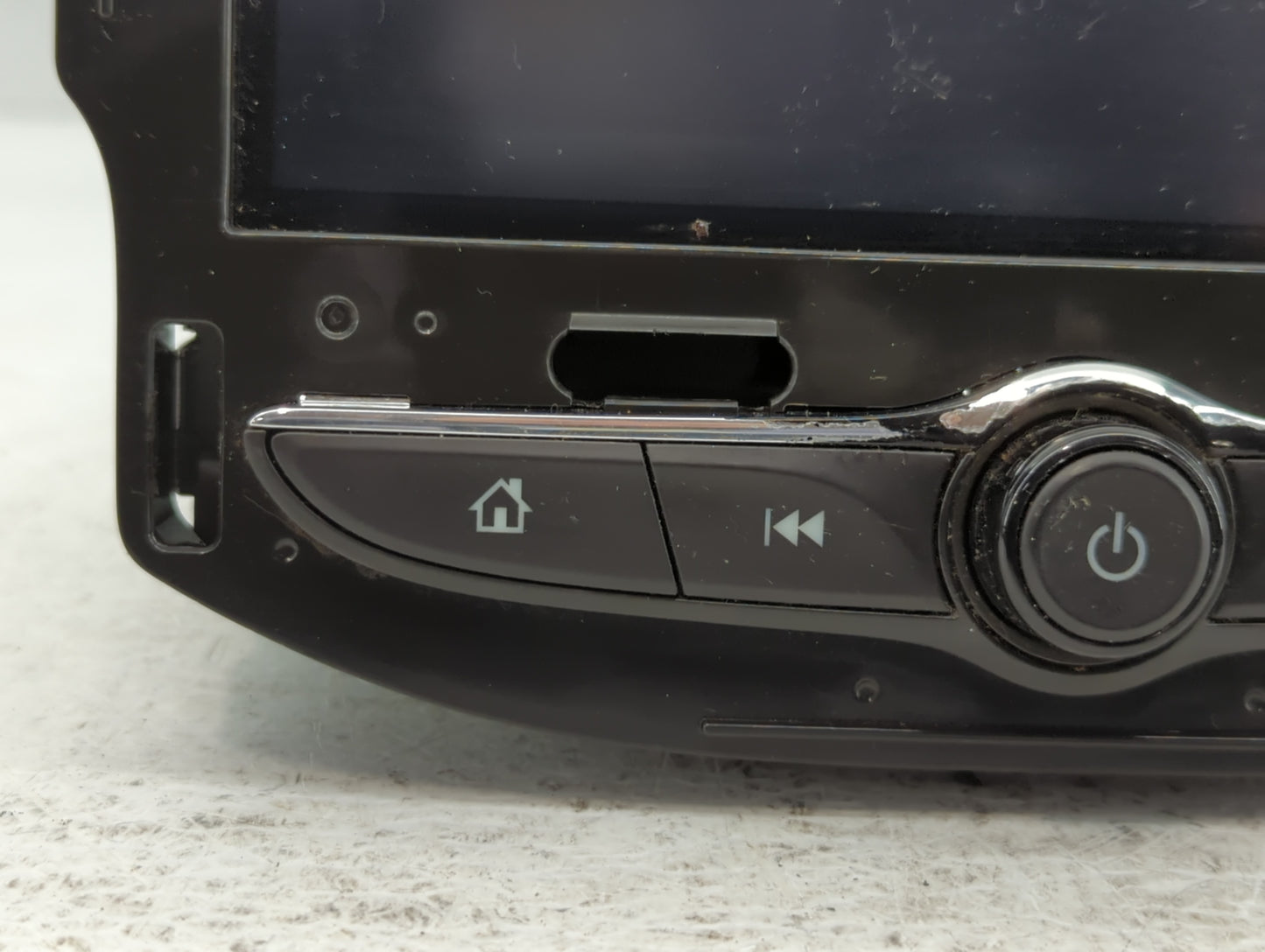 2017-2018 Chevrolet Cruze Radio AM FM Cd Player Receiver Replacement P/N:42554671 Fits Fits 2017 2018 2019 2020 2021 OEM Used Auto Parts - Oemusedautoparts1.com