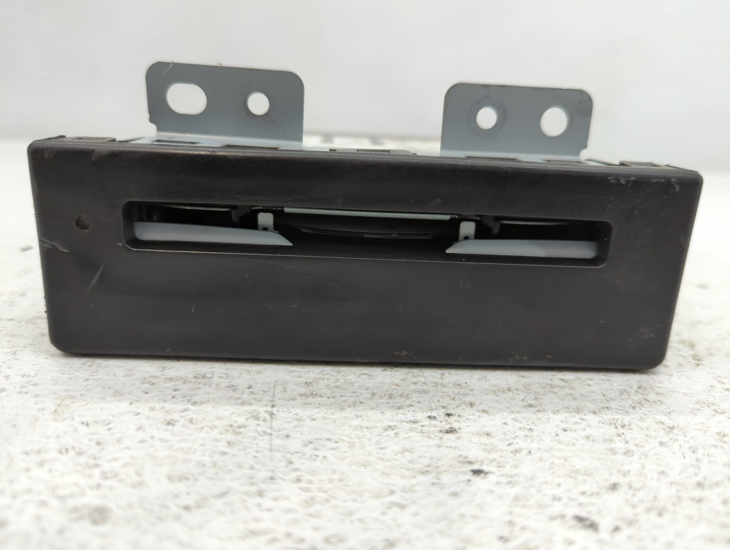 2017-2020 Chevrolet Tahoe Radio AM FM Cd Player Receiver Replacement P/N:84016434 Fits Fits 2017 2018 2019 2020 OEM Used Auto Parts - Oemusedautoparts1.com