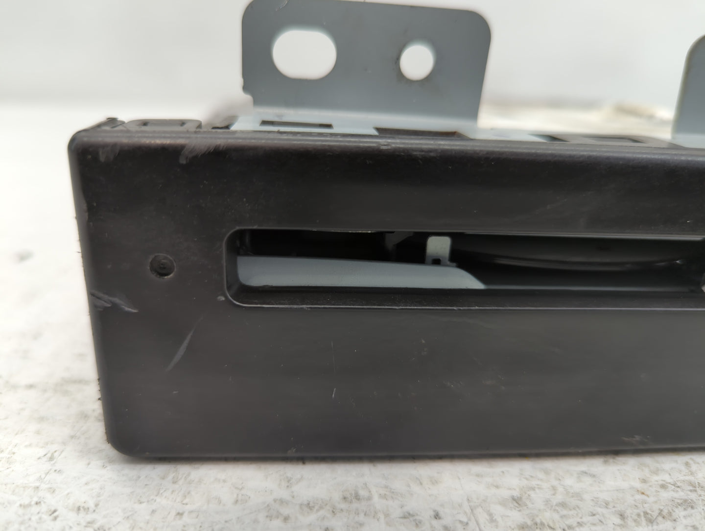 2017-2020 Chevrolet Tahoe Radio AM FM Cd Player Receiver Replacement P/N:84016434 Fits Fits 2017 2018 2019 2020 OEM Used Auto Parts - Oemusedautoparts1.com