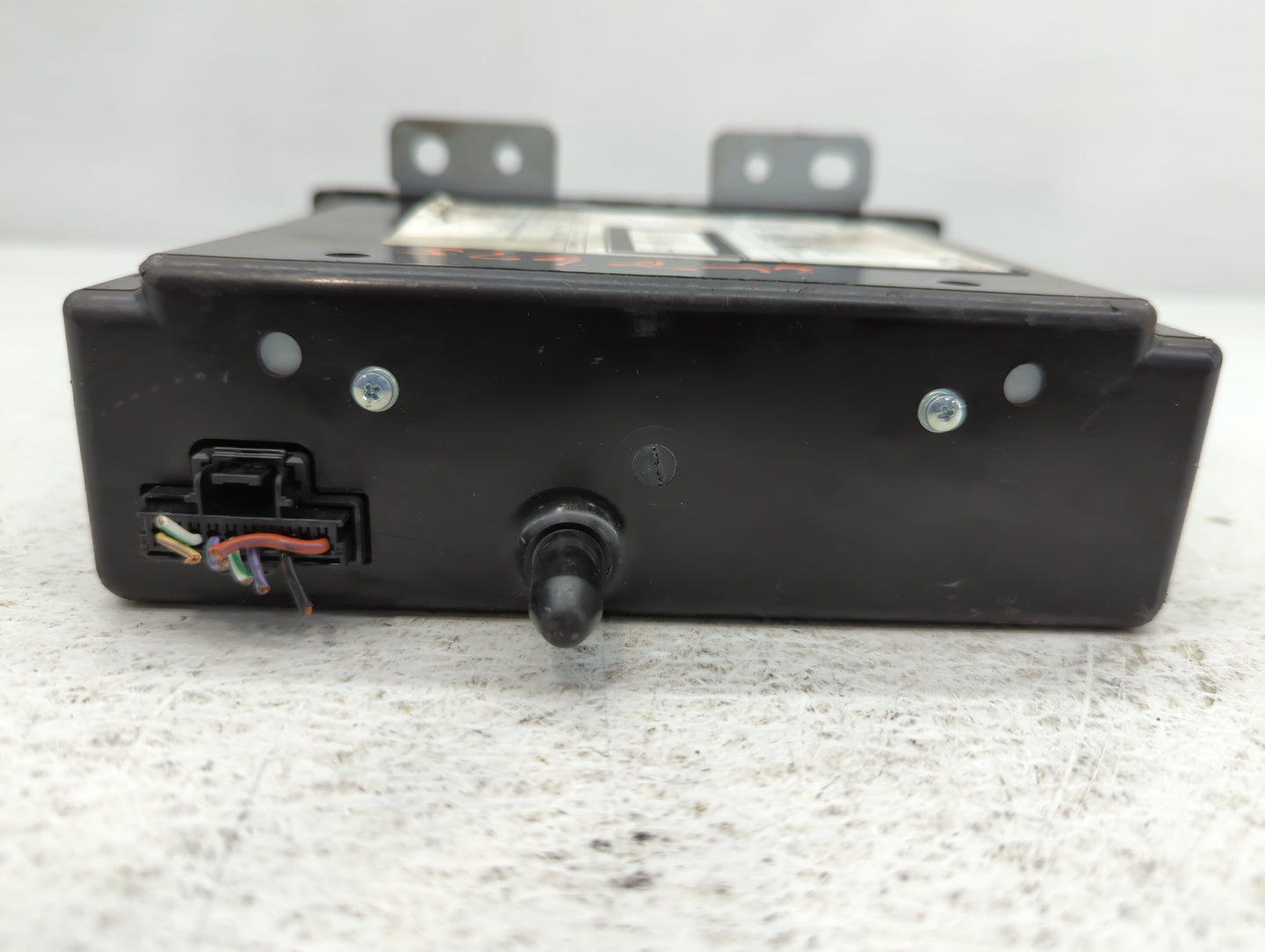 2017-2020 Chevrolet Tahoe Radio AM FM Cd Player Receiver Replacement P/N:84016434 Fits Fits 2017 2018 2019 2020 OEM Used Auto Parts - Oemusedautoparts1.com