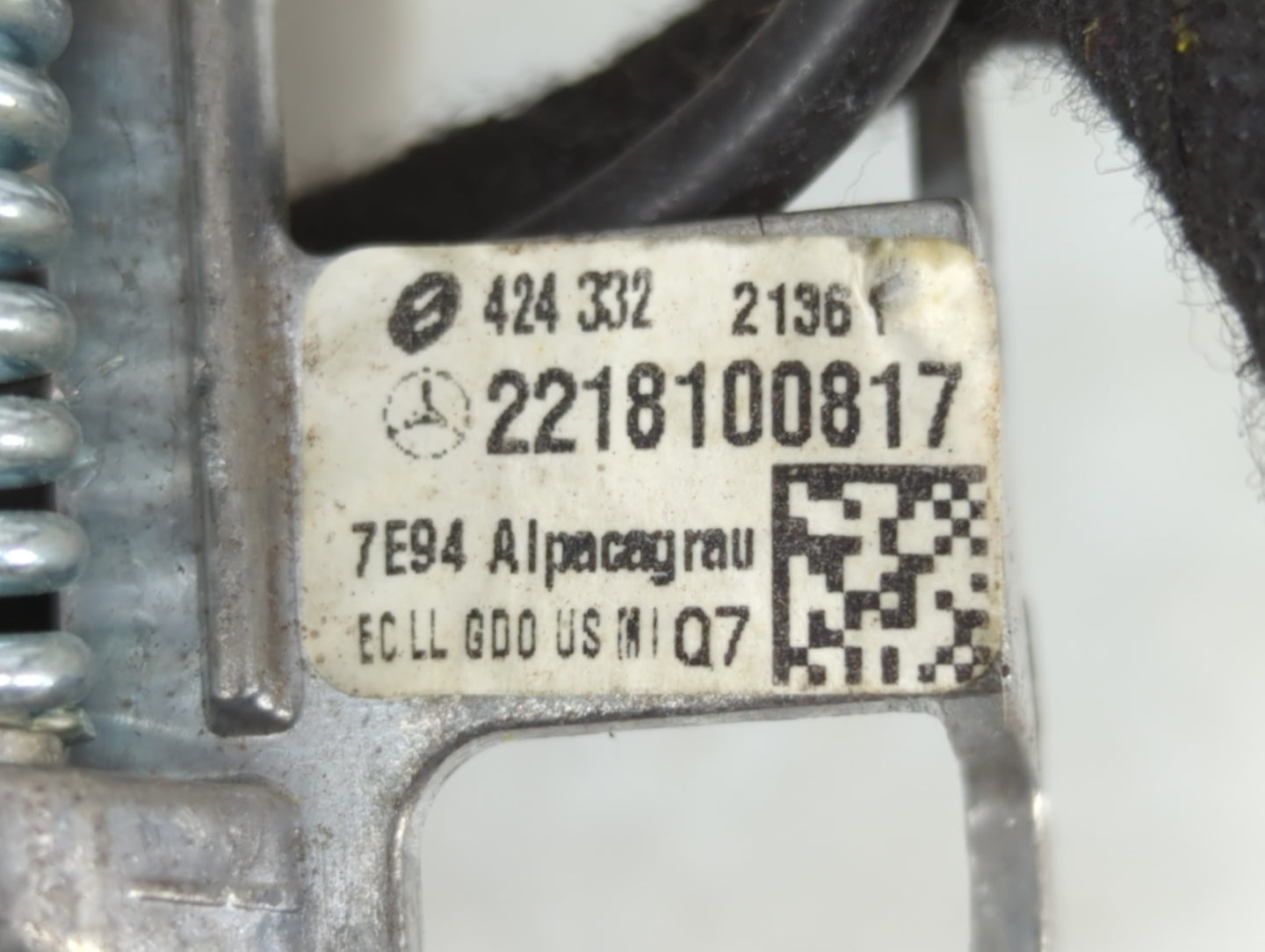 2007 Mercedes-Benz S550 Interior Rear View Mirror Replacement OEM P/N:2218100817 Fits OEM Used Auto Parts - Oemusedautoparts1.com