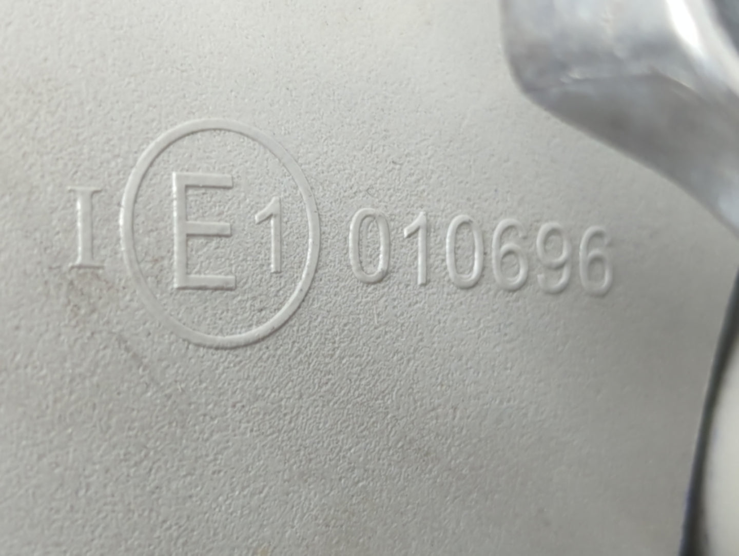 2007 Mercedes-Benz S550 Interior Rear View Mirror Replacement OEM P/N:2218100817 Fits OEM Used Auto Parts - Oemusedautoparts1.com