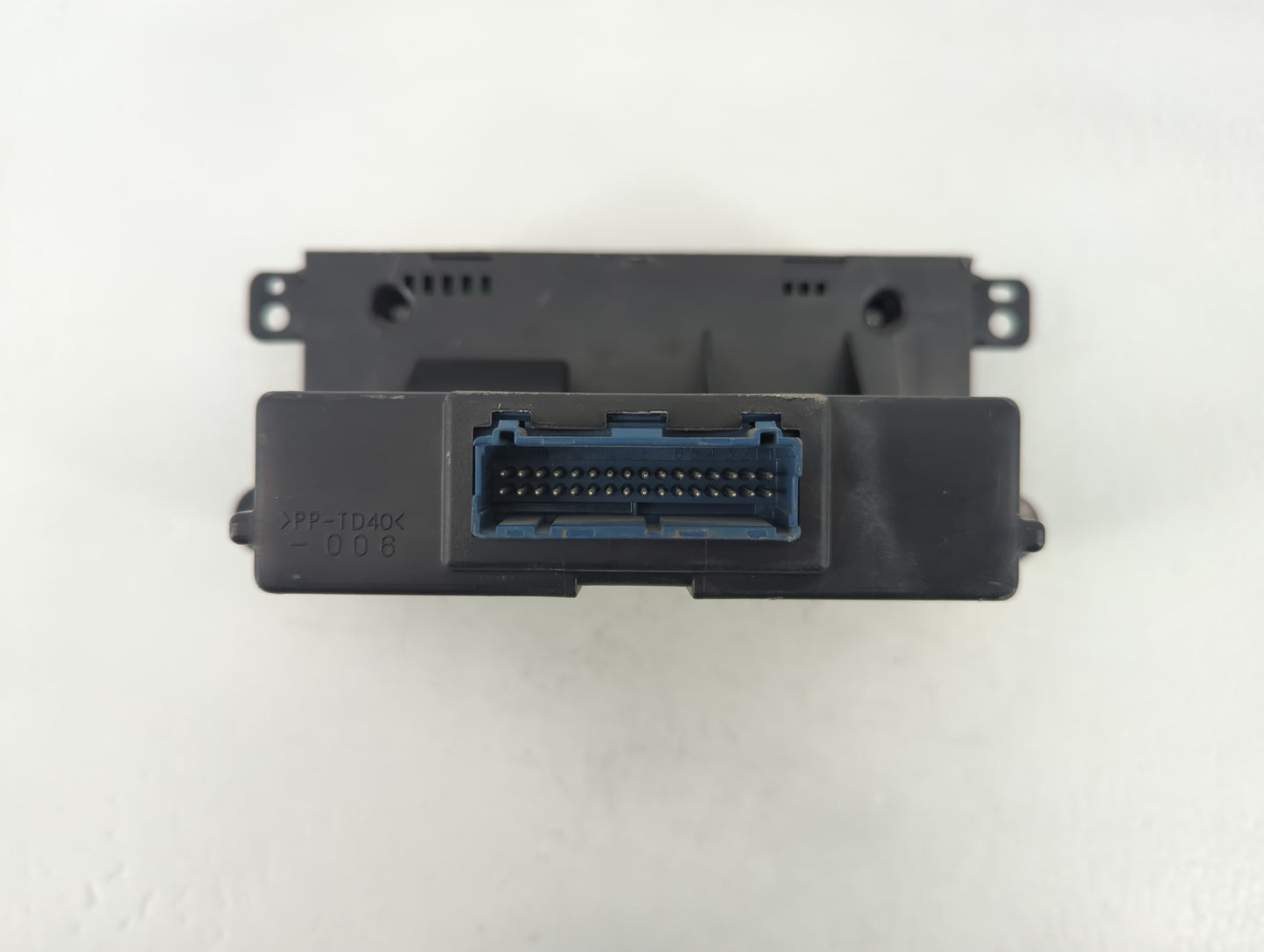 2005-2006 Cadillac Cts Climate Control Module Temperature AC/Heater Replacement P/N:21998814 MX237000-1472 Fits Fits 2005 2006 OEM Used Auto Parts - Oemusedautoparts1.com