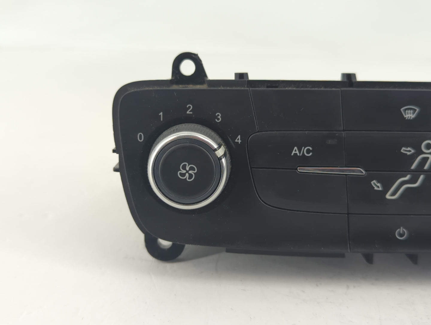 2015-2018 Ford Focus Climate Control Module Temperature AC/Heater Replacement P/N:F1ET-19980-JJ Fits Fits 2015 2016 2017 2018 OEM Used Auto Parts - Oemusedautoparts1.com