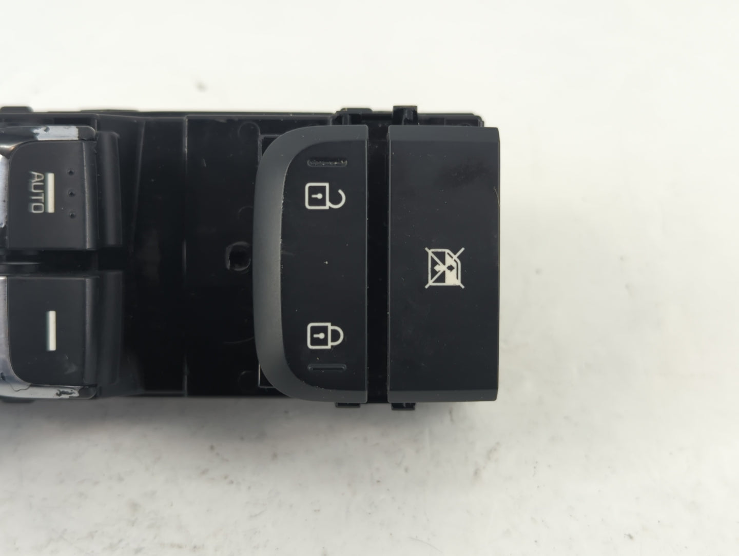 2021-2022 Chevrolet Trailblazer Master Power Window Switch Replacement Driver Side Left P/N:93571-D9000 Fits OEM Used Auto Parts - Oemusedautoparts1.com