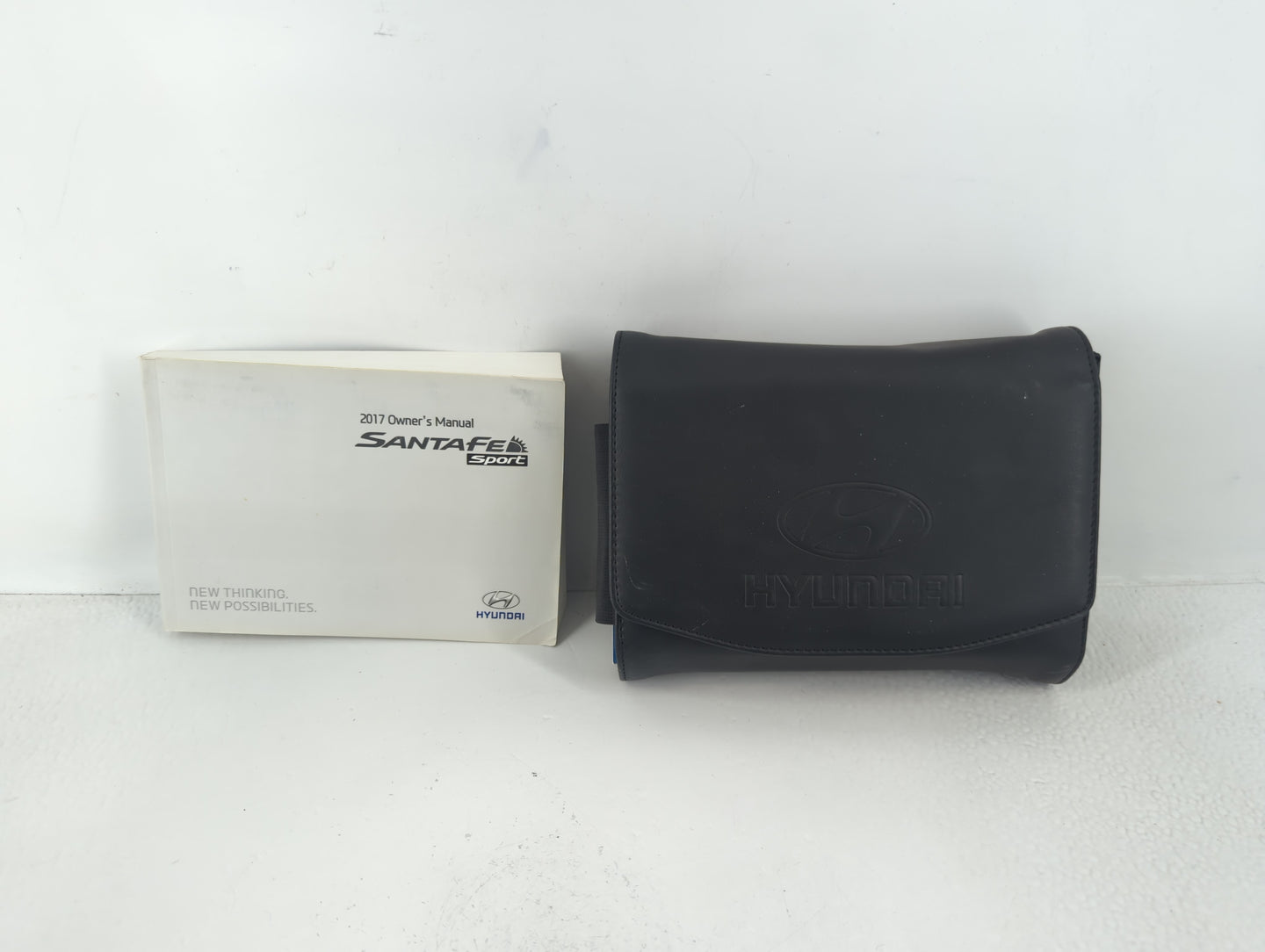 2017 Hyundai Santa Fe Owners Manual Book Guide P/N:H2W0-EU62B OEM Used Auto Parts - Oemusedautoparts1.com