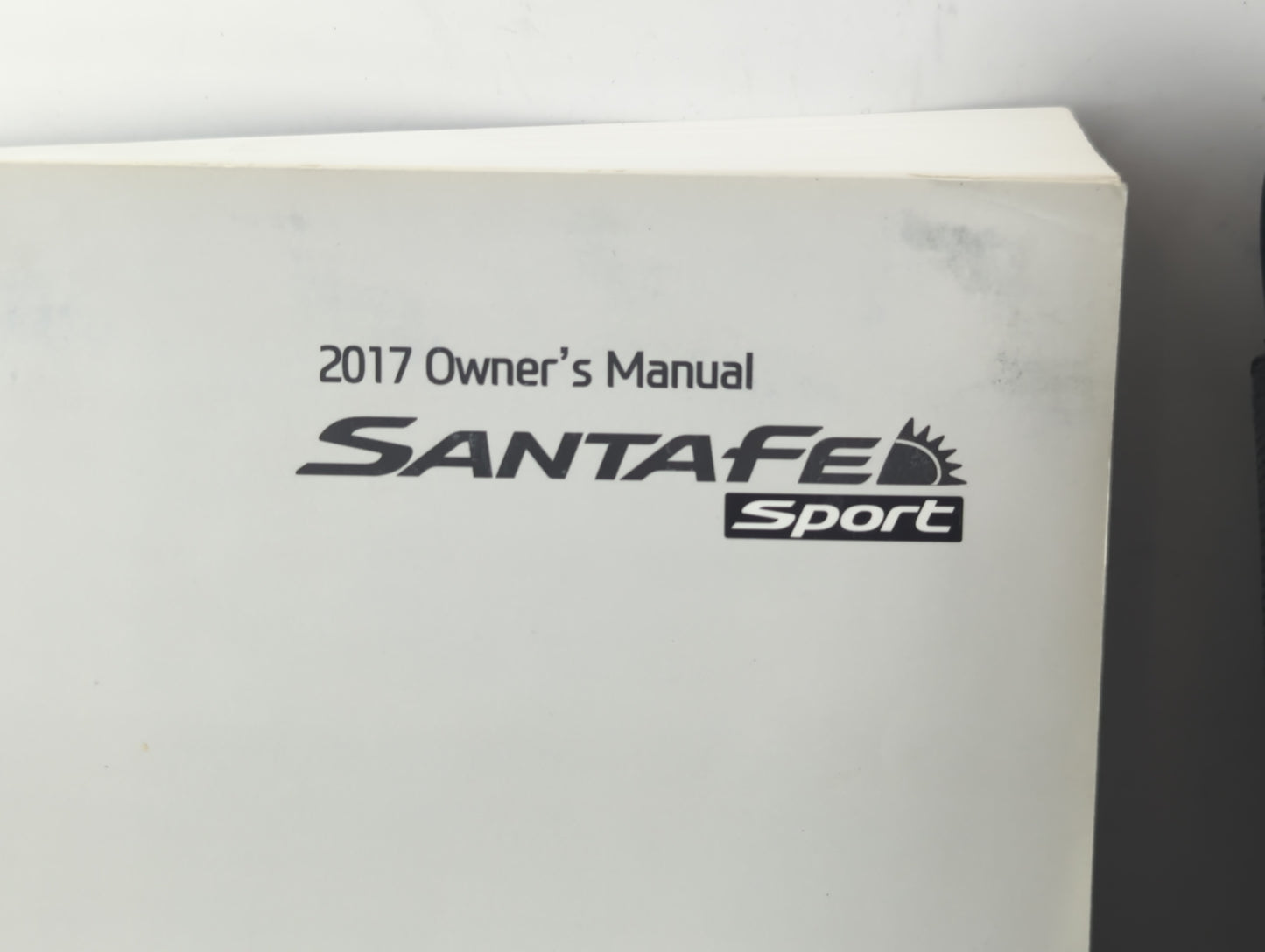 2017 Hyundai Santa Fe Owners Manual Book Guide P/N:H2W0-EU62B OEM Used Auto Parts - Oemusedautoparts1.com
