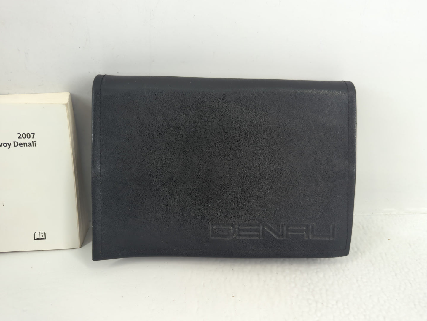 2007 Gmc Envoy Owners Manual Book Guide P/N:15863674 A OEM Used Auto Parts - Oemusedautoparts1.com