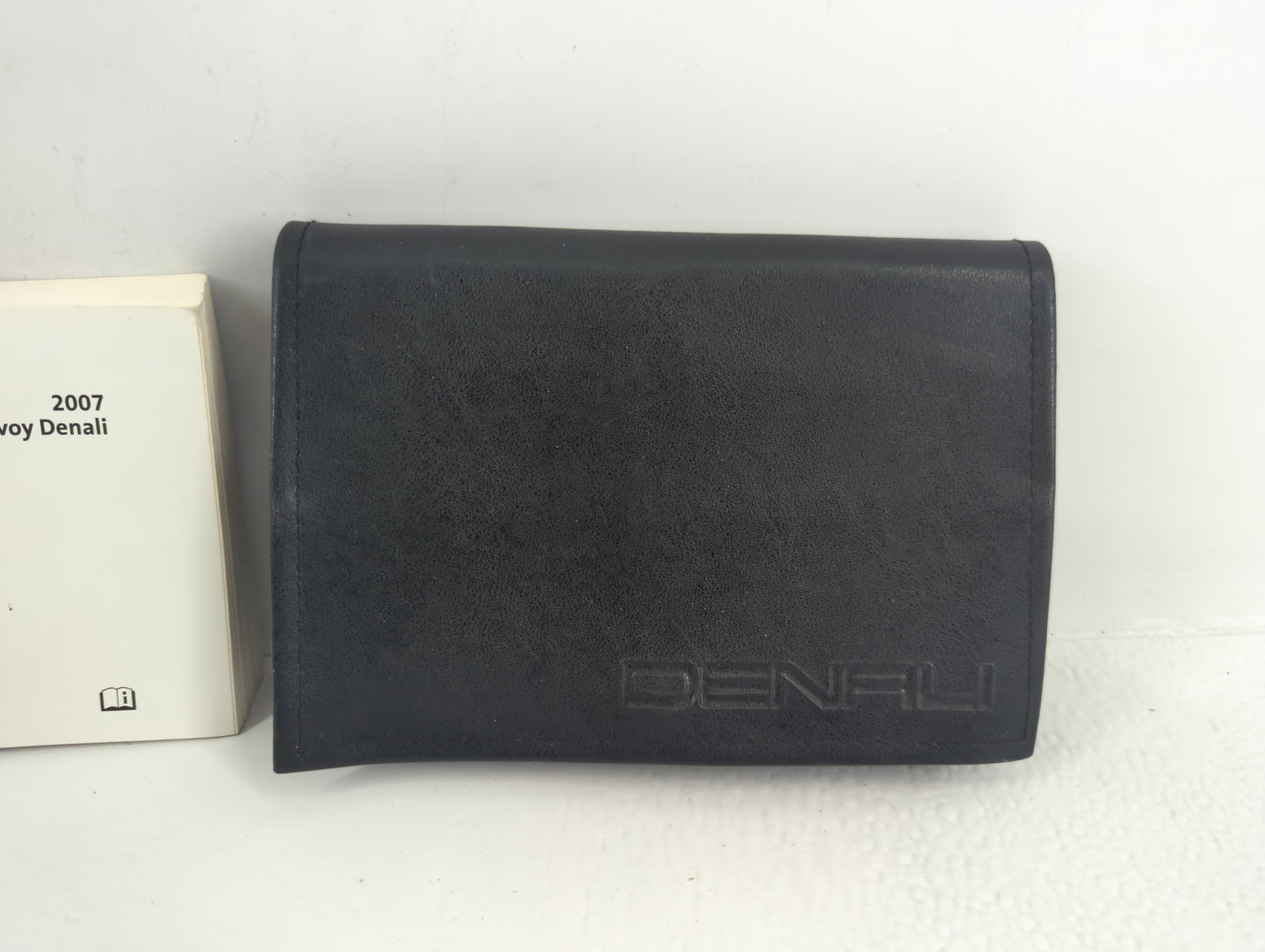 2007 Gmc Envoy Owners Manual Book Guide P/N:15863674 A OEM Used Auto Parts - Oemusedautoparts1.com