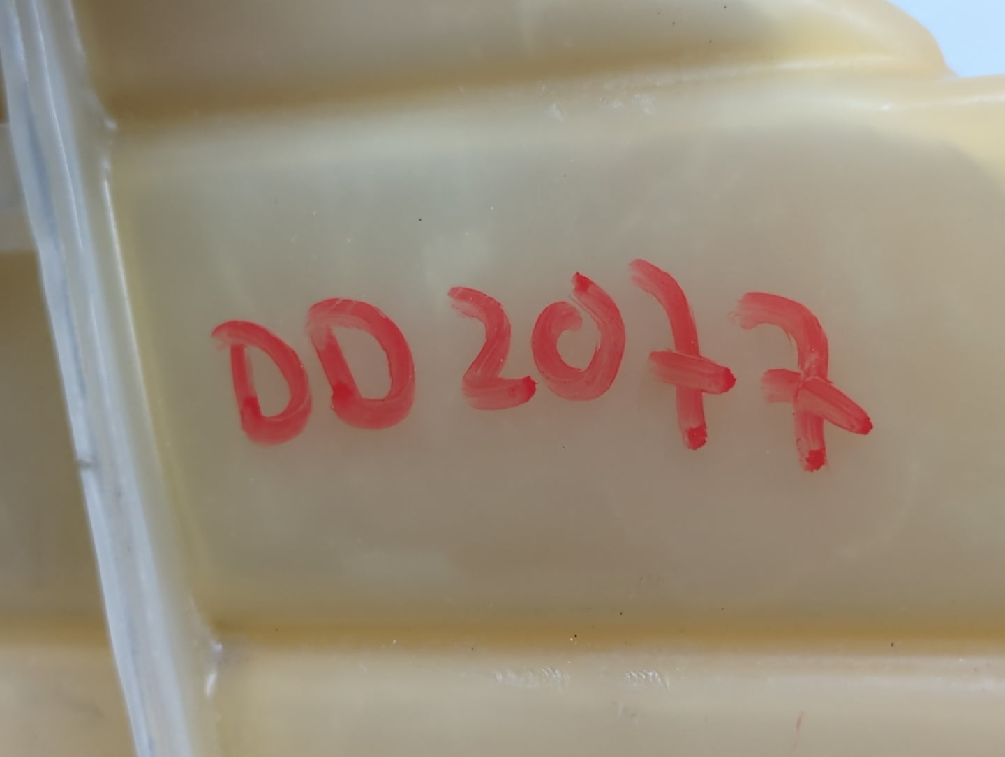 2005-2005 Chrysler 300 Windshield Washer Fluid Reservoir Bottle Oem - Oemusedautoparts1.com