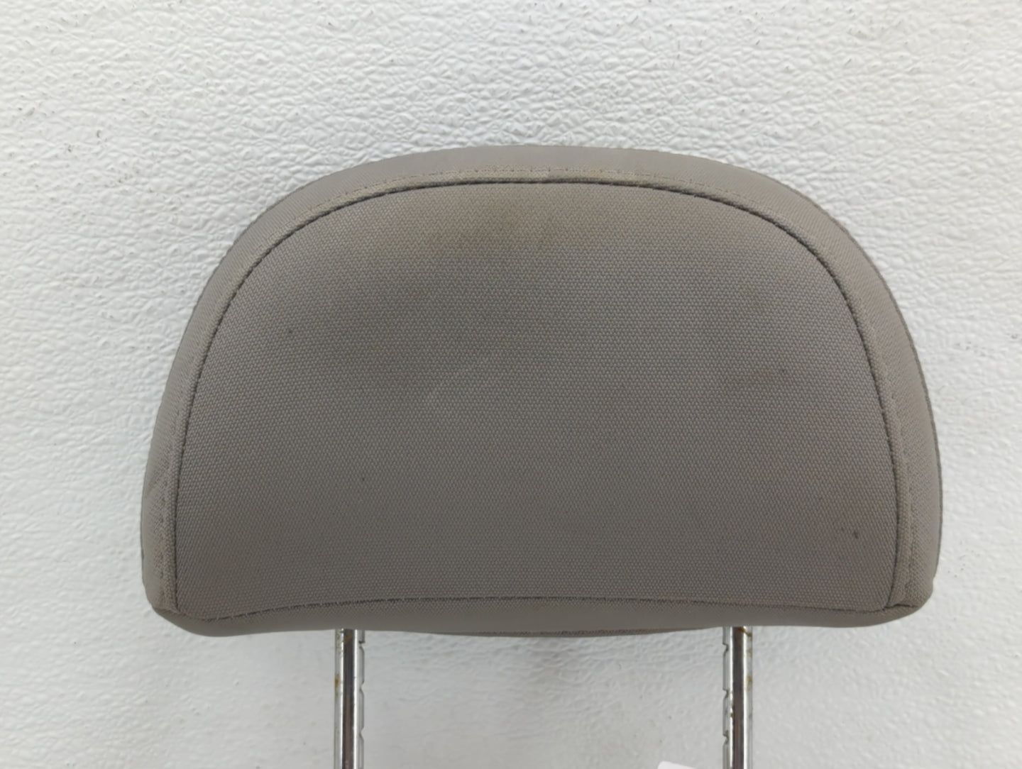 2008-2010 Saturn Vue Headrest Head Rest Front Driver Passenger Seat Fits Fits 2008 2009 2010 OEM Used Auto Parts - Oemusedautoparts1.com