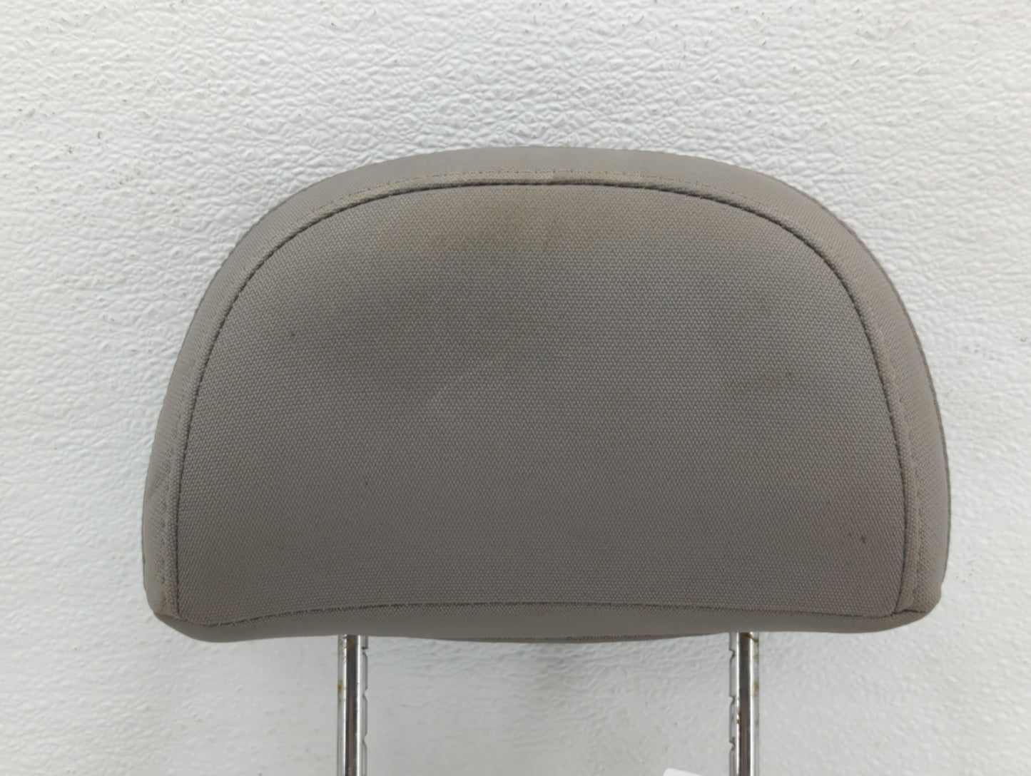 2008-2010 Saturn Vue Headrest Head Rest Front Driver Passenger Seat Fits Fits 2008 2009 2010 OEM Used Auto Parts - Oemusedautoparts1.com