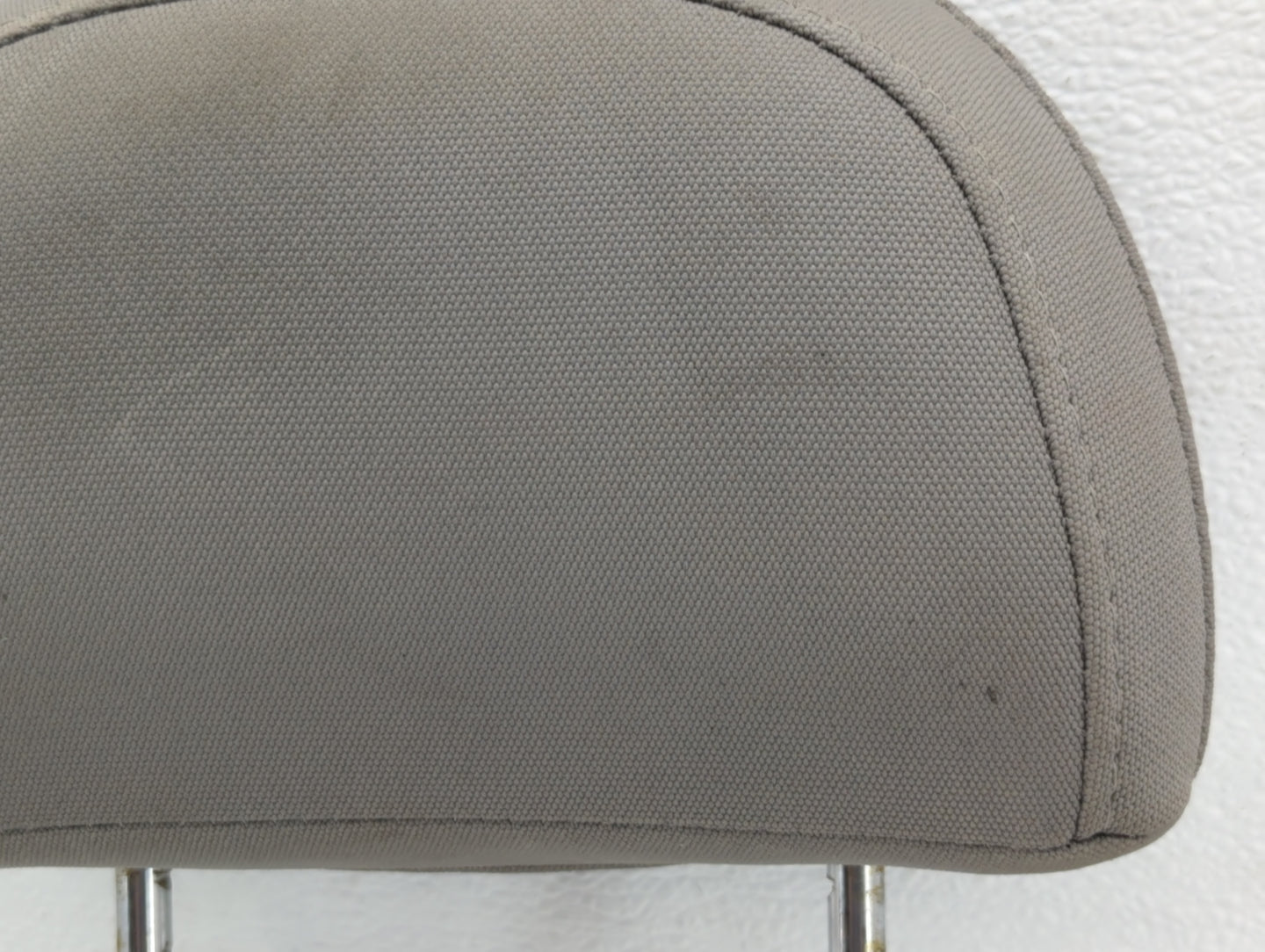 2008-2010 Saturn Vue Headrest Head Rest Front Driver Passenger Seat Fits Fits 2008 2009 2010 OEM Used Auto Parts - Oemusedautoparts1.com