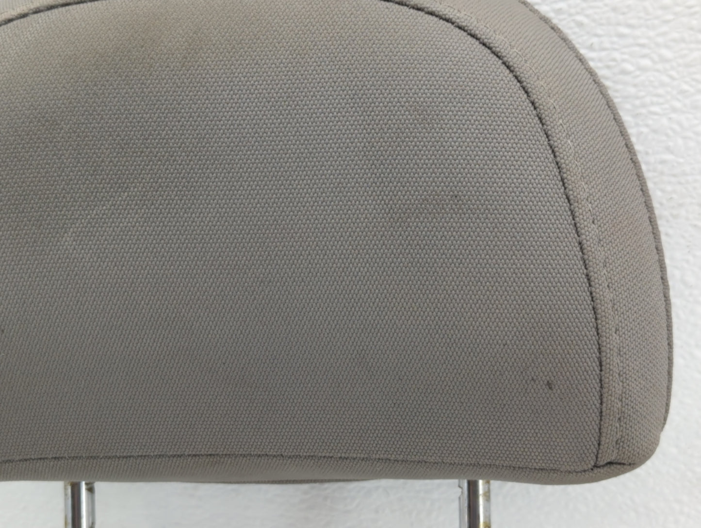 2008-2010 Saturn Vue Headrest Head Rest Front Driver Passenger Seat Fits Fits 2008 2009 2010 OEM Used Auto Parts - Oemusedautoparts1.com