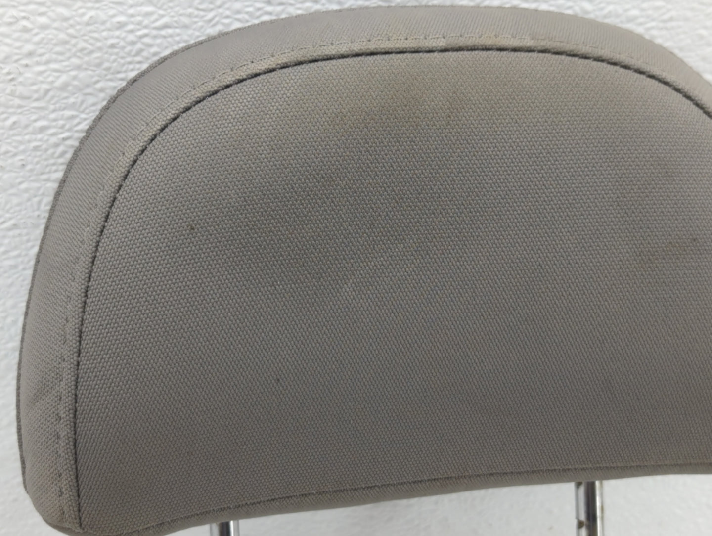 2008-2010 Saturn Vue Headrest Head Rest Front Driver Passenger Seat Fits Fits 2008 2009 2010 OEM Used Auto Parts - Oemusedautoparts1.com