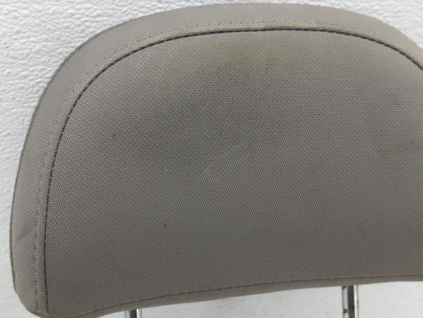 2008-2010 Saturn Vue Headrest Head Rest Front Driver Passenger Seat Fits Fits 2008 2009 2010 OEM Used Auto Parts - Oemusedautoparts1.com