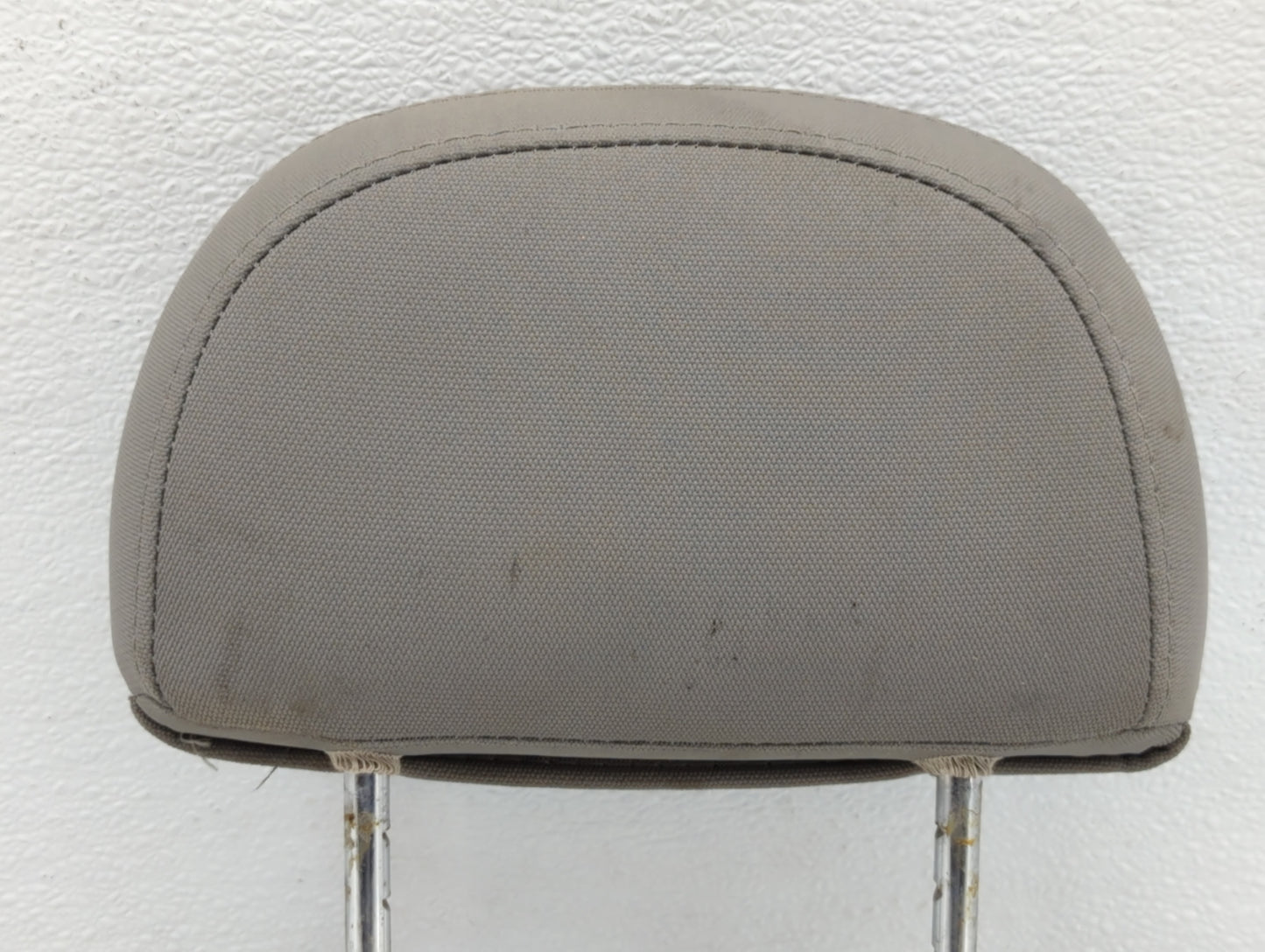 2008-2010 Saturn Vue Headrest Head Rest Front Driver Passenger Seat Fits Fits 2008 2009 2010 OEM Used Auto Parts - Oemusedautoparts1.com