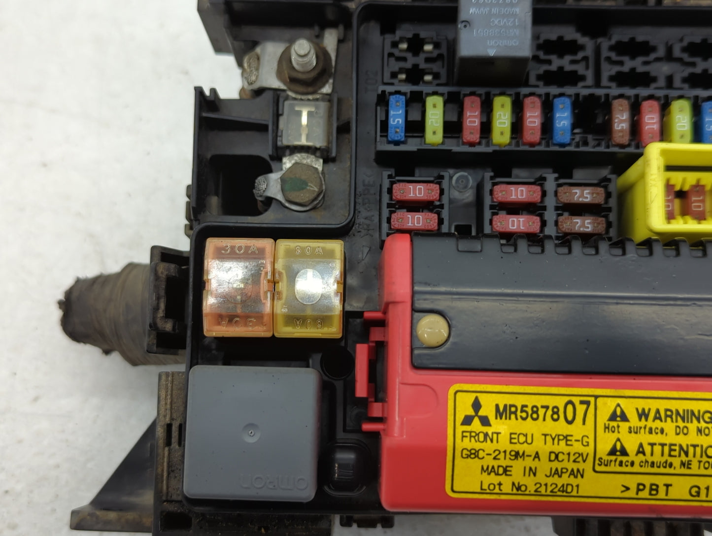 2004 Mitsubishi Galant Fusebox Fuse Box Panel Relay Module P/N:40127-0681 Fits OEM Used Auto Parts - Oemusedautoparts1.com