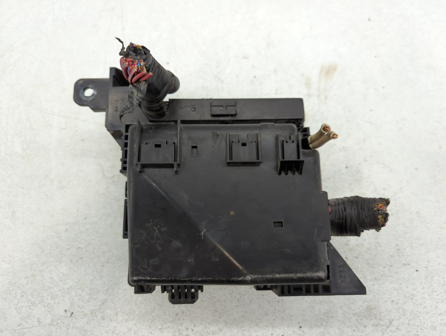 2004 Mitsubishi Galant Fusebox Fuse Box Panel Relay Module P/N:40127-0681 Fits OEM Used Auto Parts - Oemusedautoparts1.com