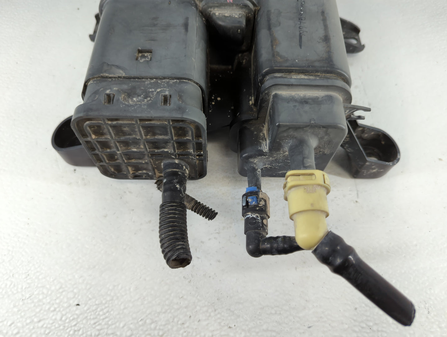 2009 Saturn Vue Fuel Vapor Charcoal Canister - Oemusedautoparts1.com