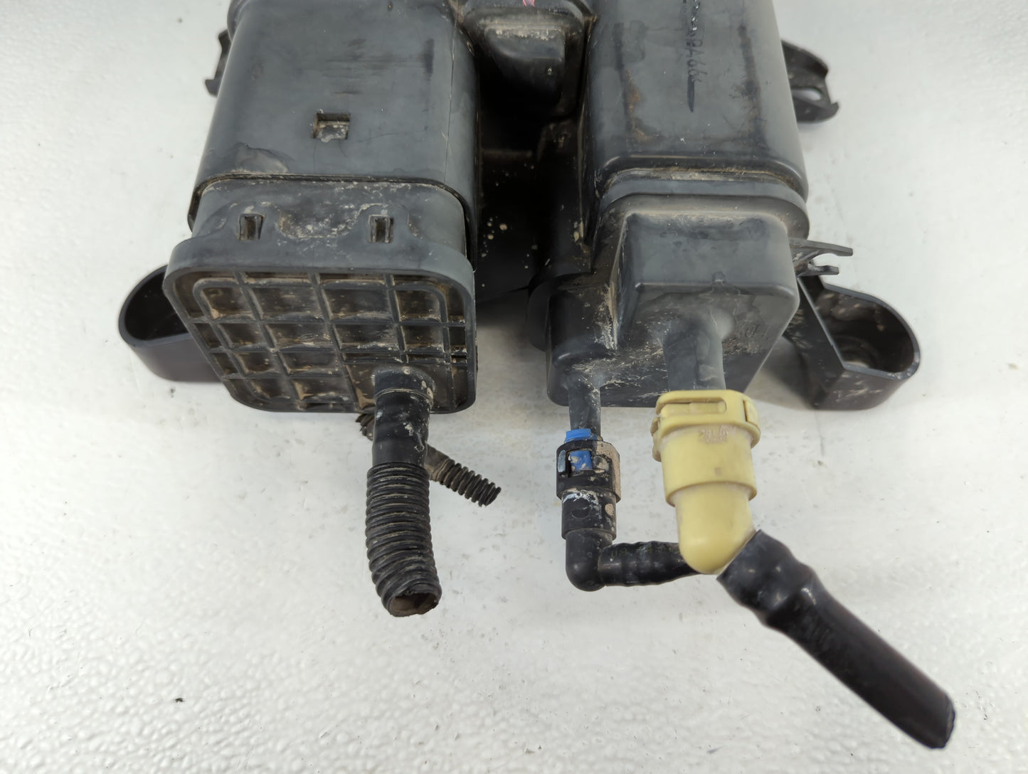 2009 Saturn Vue Fuel Vapor Charcoal Canister - Oemusedautoparts1.com