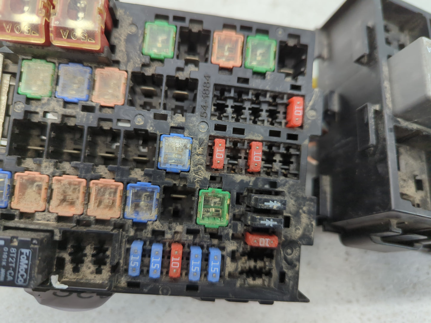 2010-2012 Ford Fusion Fusebox Fuse Box Panel Relay Module P/N:BE5T-14290-E Fits Fits 2010 2011 2012 OEM Used Auto Parts - Oemusedautoparts1.com