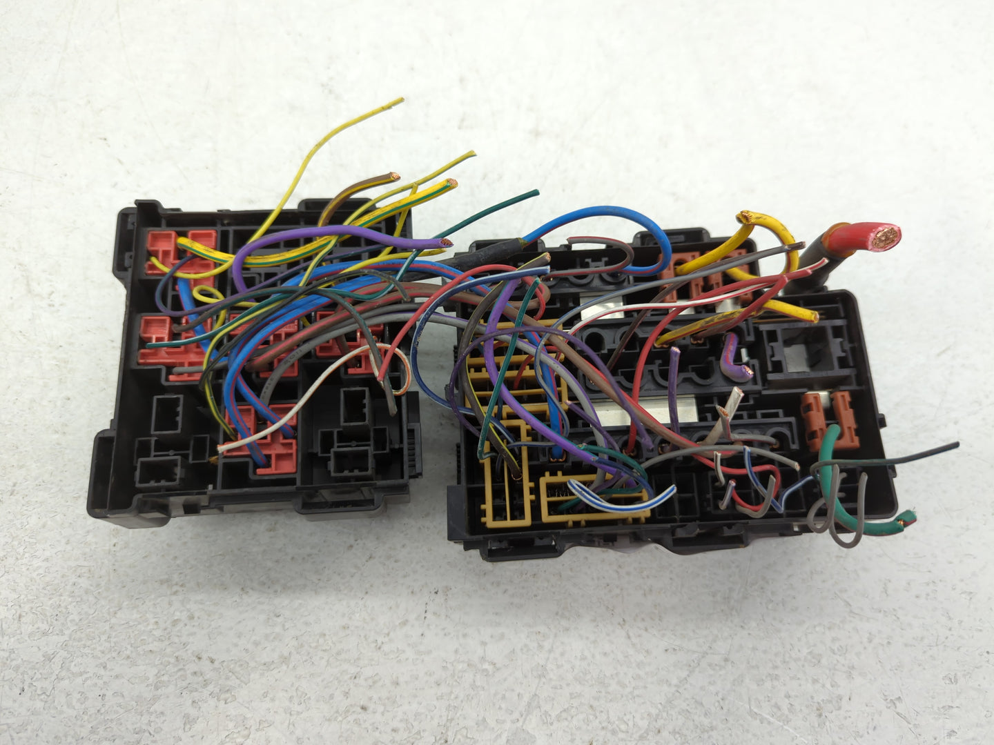 2010-2012 Ford Fusion Fusebox Fuse Box Panel Relay Module P/N:BE5T-14290-E Fits Fits 2010 2011 2012 OEM Used Auto Parts - Oemusedautoparts1.com