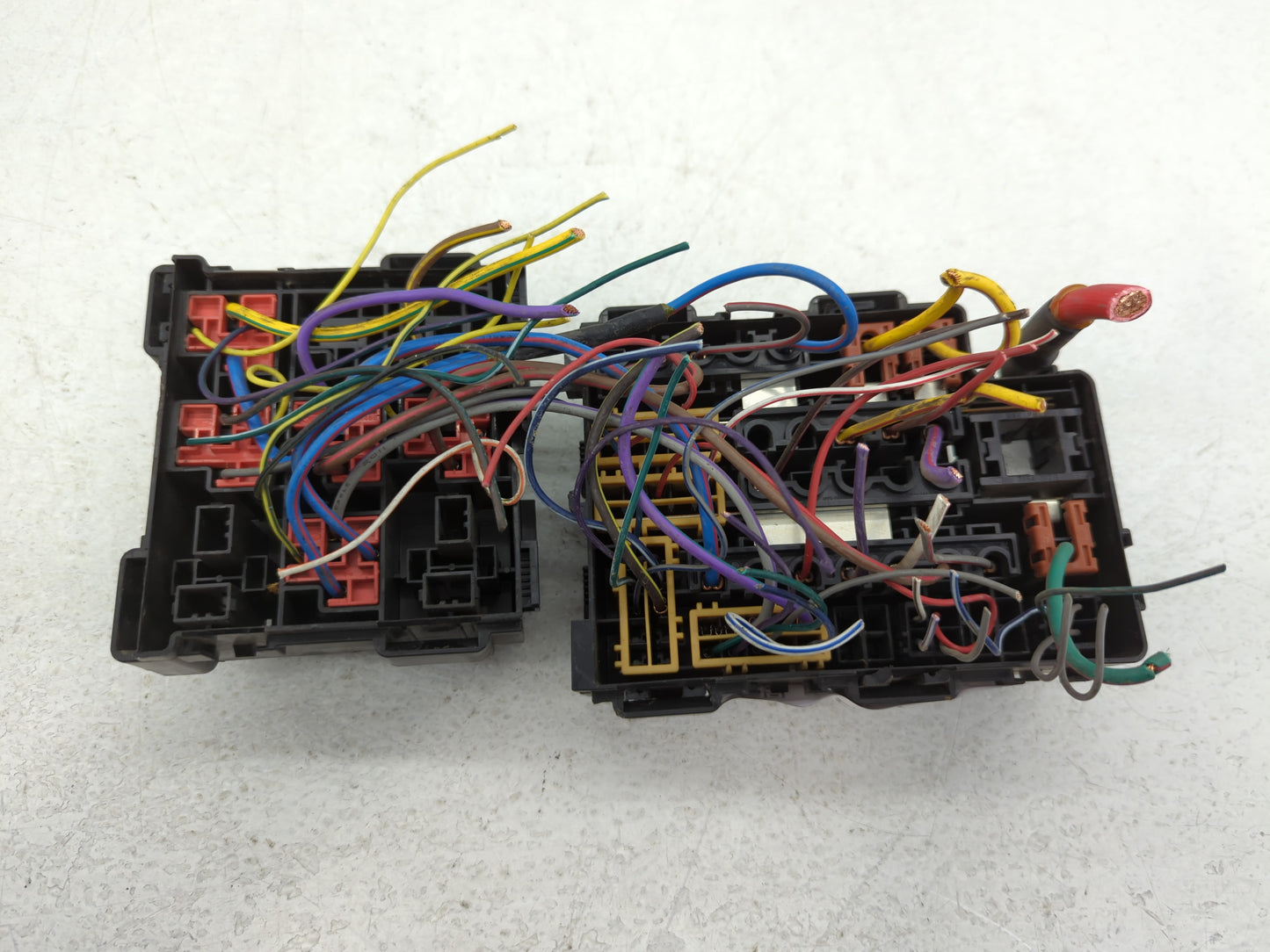 2010-2012 Ford Fusion Fusebox Fuse Box Panel Relay Module P/N:BE5T-14290-E Fits Fits 2010 2011 2012 OEM Used Auto Parts - Oemusedautoparts1.com