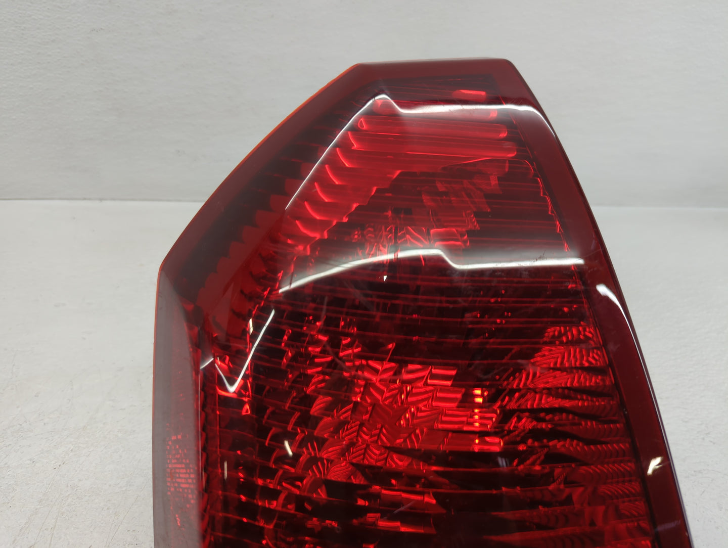 2005-2007 Chrysler 300 Tail Light Assembly Driver Left OEM P/N:58622-E Fits Fits 2005 2006 2007 OEM Used Auto Parts - Oemusedautoparts1.com