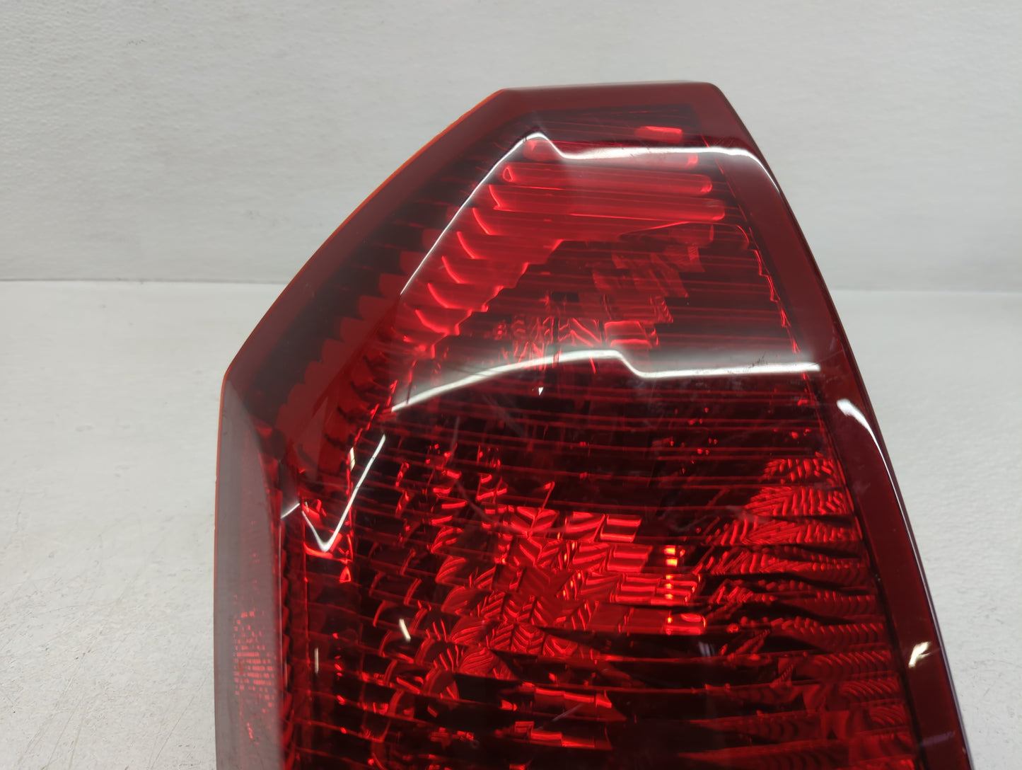 2005-2007 Chrysler 300 Tail Light Assembly Driver Left OEM P/N:58622-E Fits Fits 2005 2006 2007 OEM Used Auto Parts - Oemusedautoparts1.com