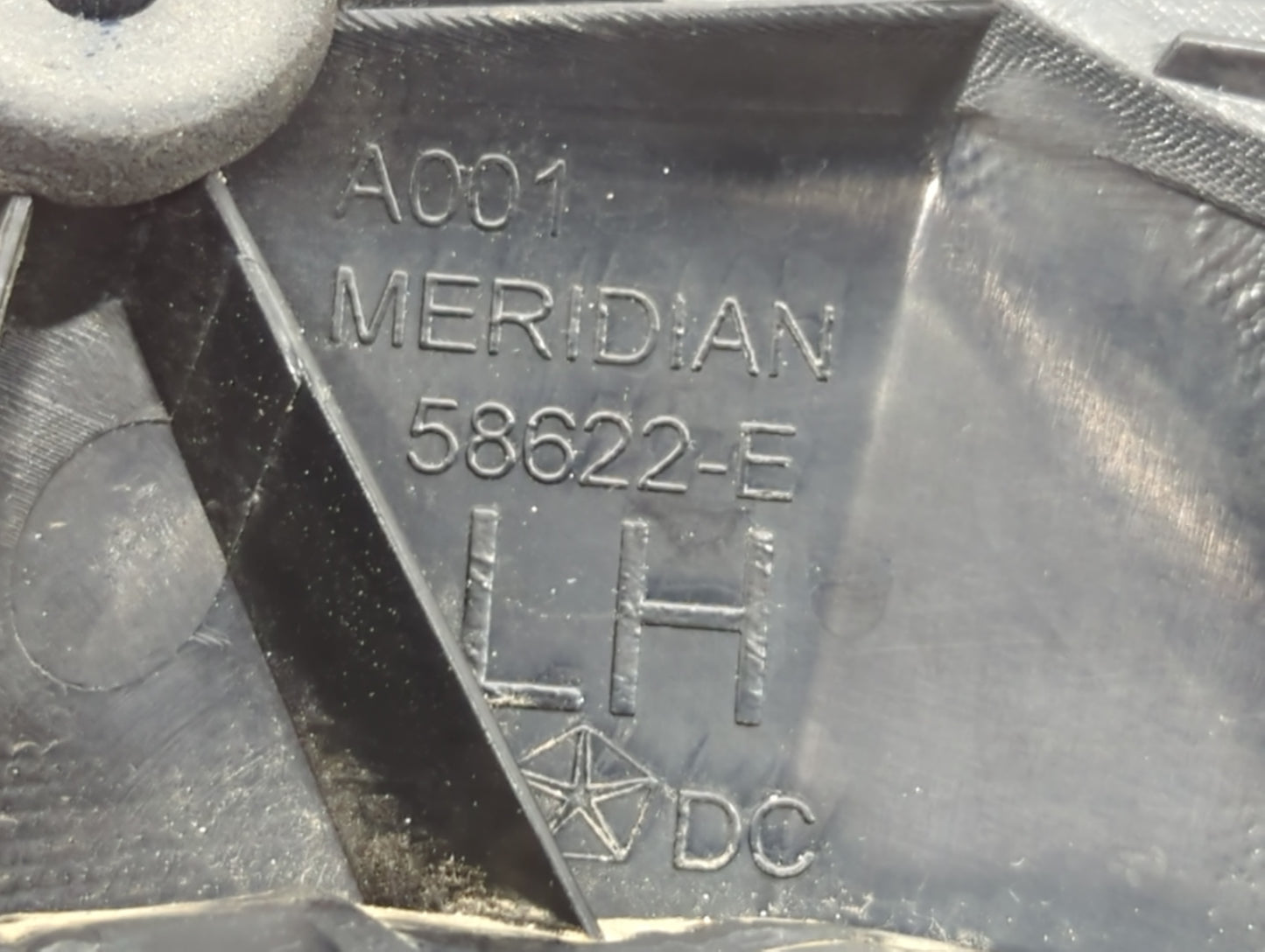 2005-2007 Chrysler 300 Tail Light Assembly Driver Left OEM P/N:58622-E Fits Fits 2005 2006 2007 OEM Used Auto Parts - Oemusedautoparts1.com