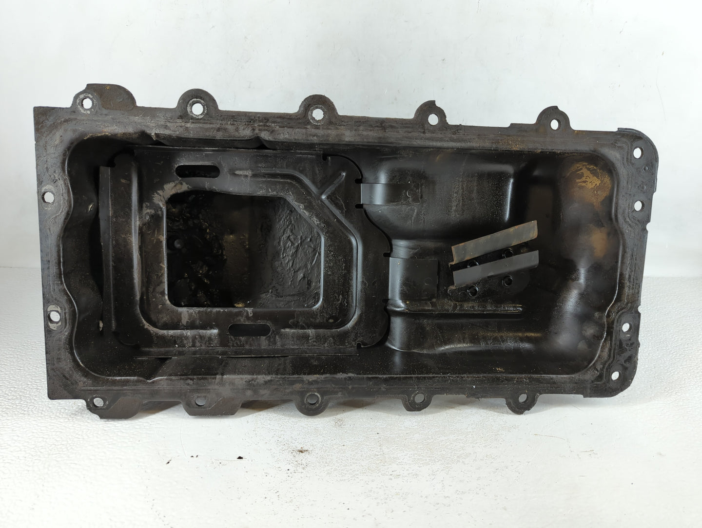 2004-2008 Ford F-150 Engine Oil Pan P/N:2L1E 6675 GA Fits Fits 2003 2004 2005 2006 2007 2008 OEM Used Auto Parts - Oemusedautoparts1.com