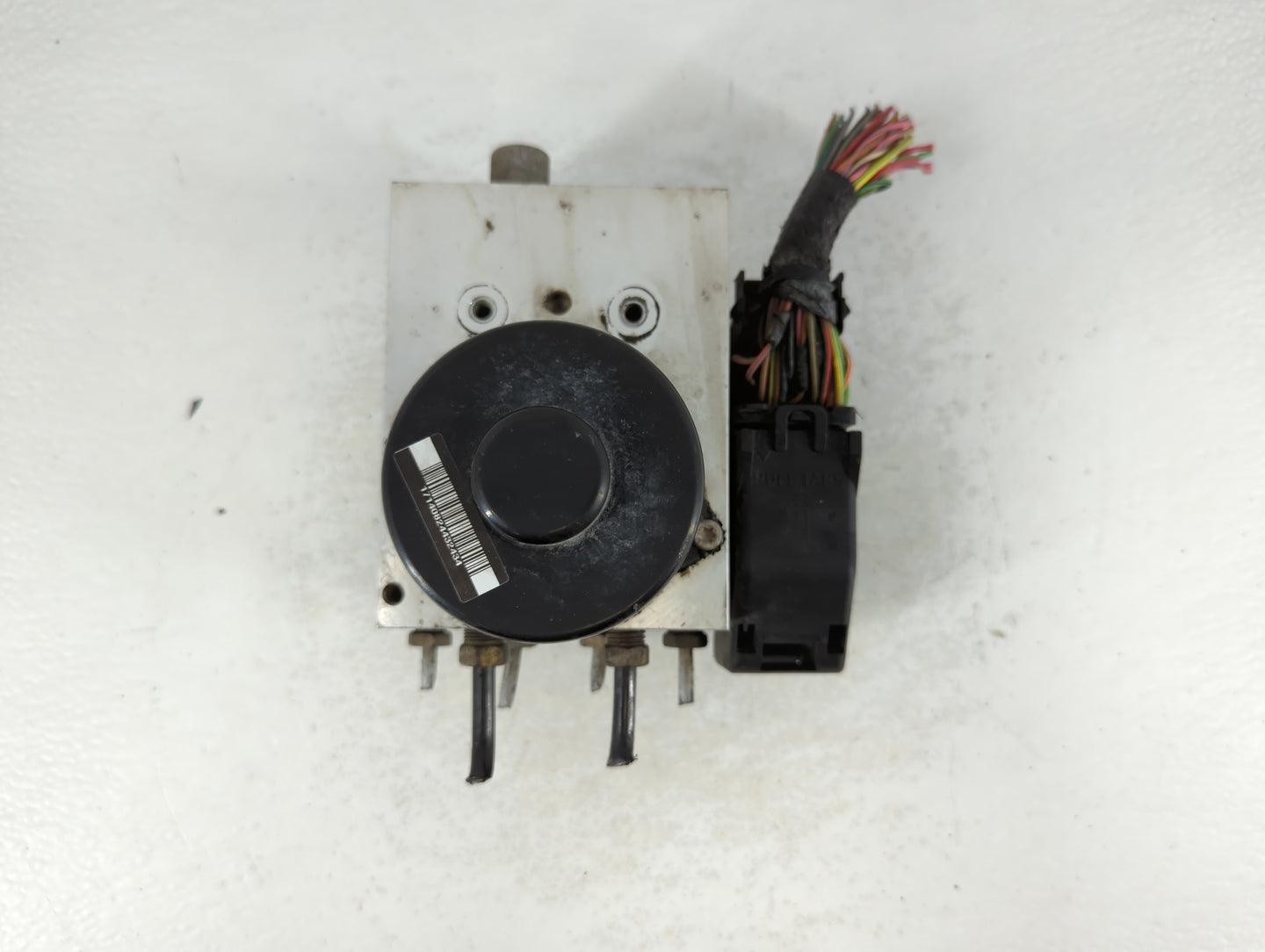 2004 Ford Expedition Throttle Body P/N:4L1T-2 Fits Fits 2000 2001 2002 2003 OEM Used Auto Parts - Oemusedautoparts1.com