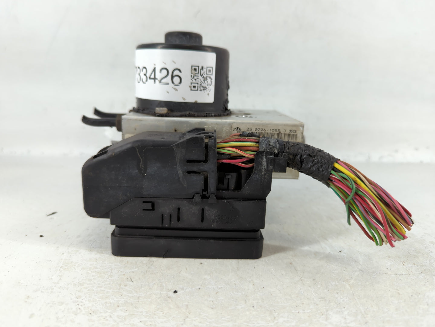 2004 Ford Expedition Throttle Body P/N:4L1T-2 Fits Fits 2000 2001 2002 2003 OEM Used Auto Parts - Oemusedautoparts1.com