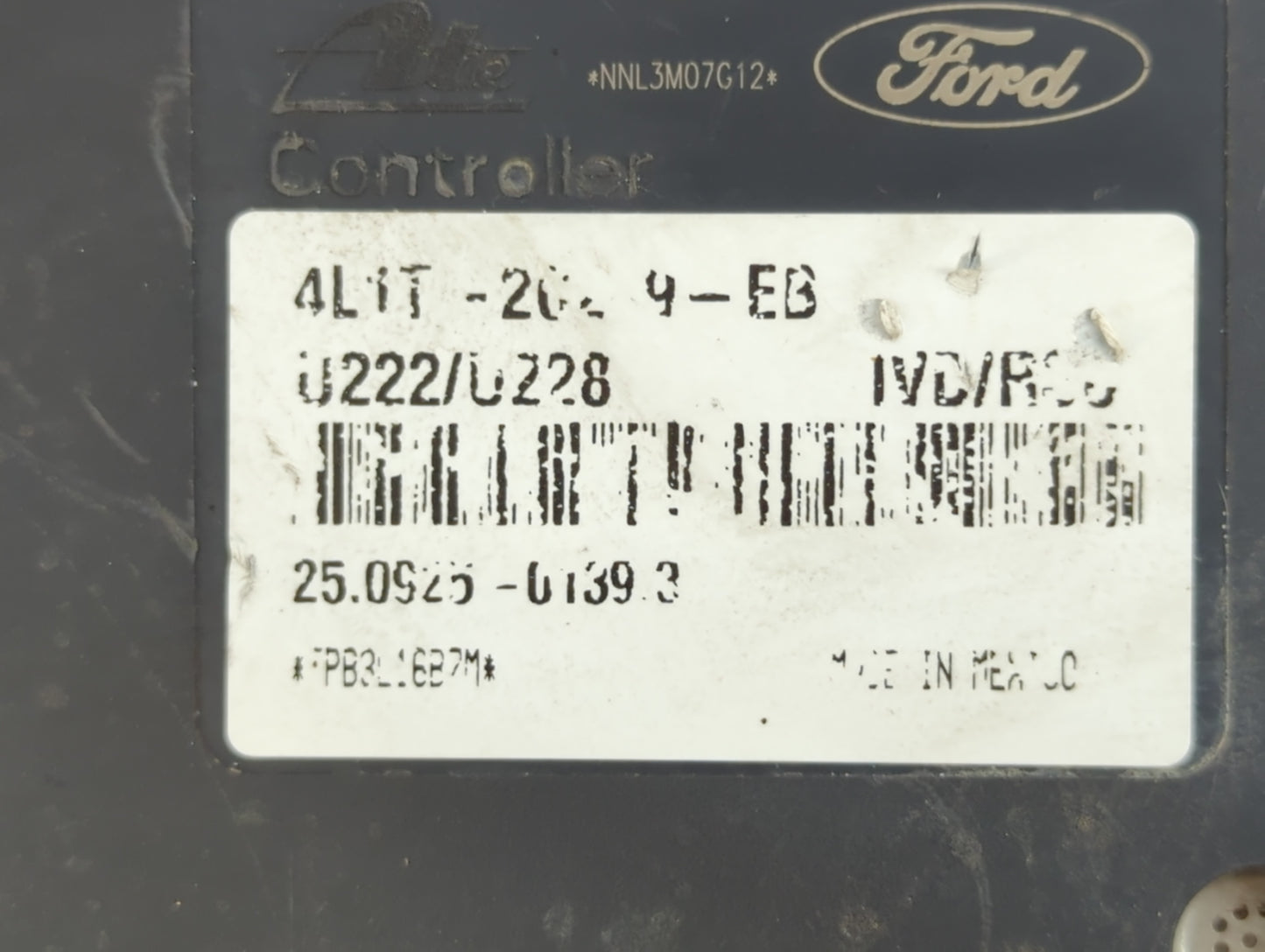 2004 Ford Expedition Throttle Body P/N:4L1T-2 Fits Fits 2000 2001 2002 2003 OEM Used Auto Parts - Oemusedautoparts1.com