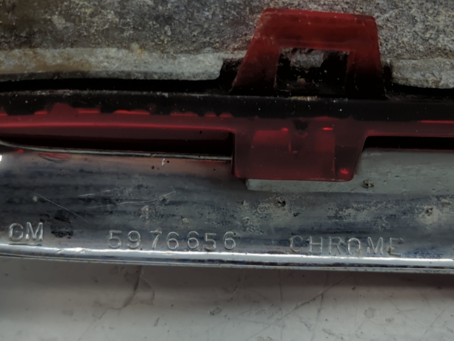 1994-1999 Cadillac Deville Rear Center Lid Brake Light Tail Light P/N:5976656 Fits Fits 1994 1995 1996 1997 1998 1999 OEM Used Auto Parts - Oemusedautoparts1.com